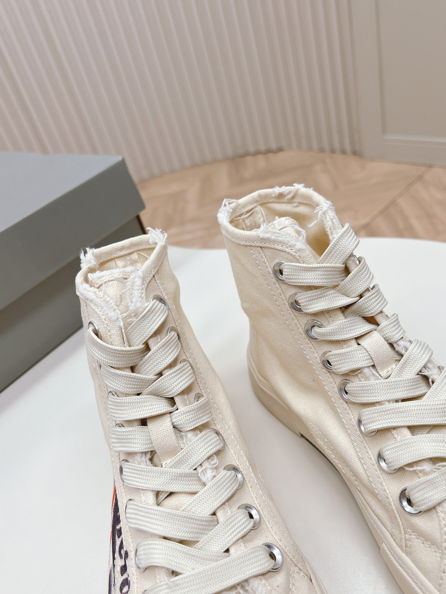 Balanciaga WHITE CANVAS HIGH-TOP SNEAKERS LOGO GRAFFITI