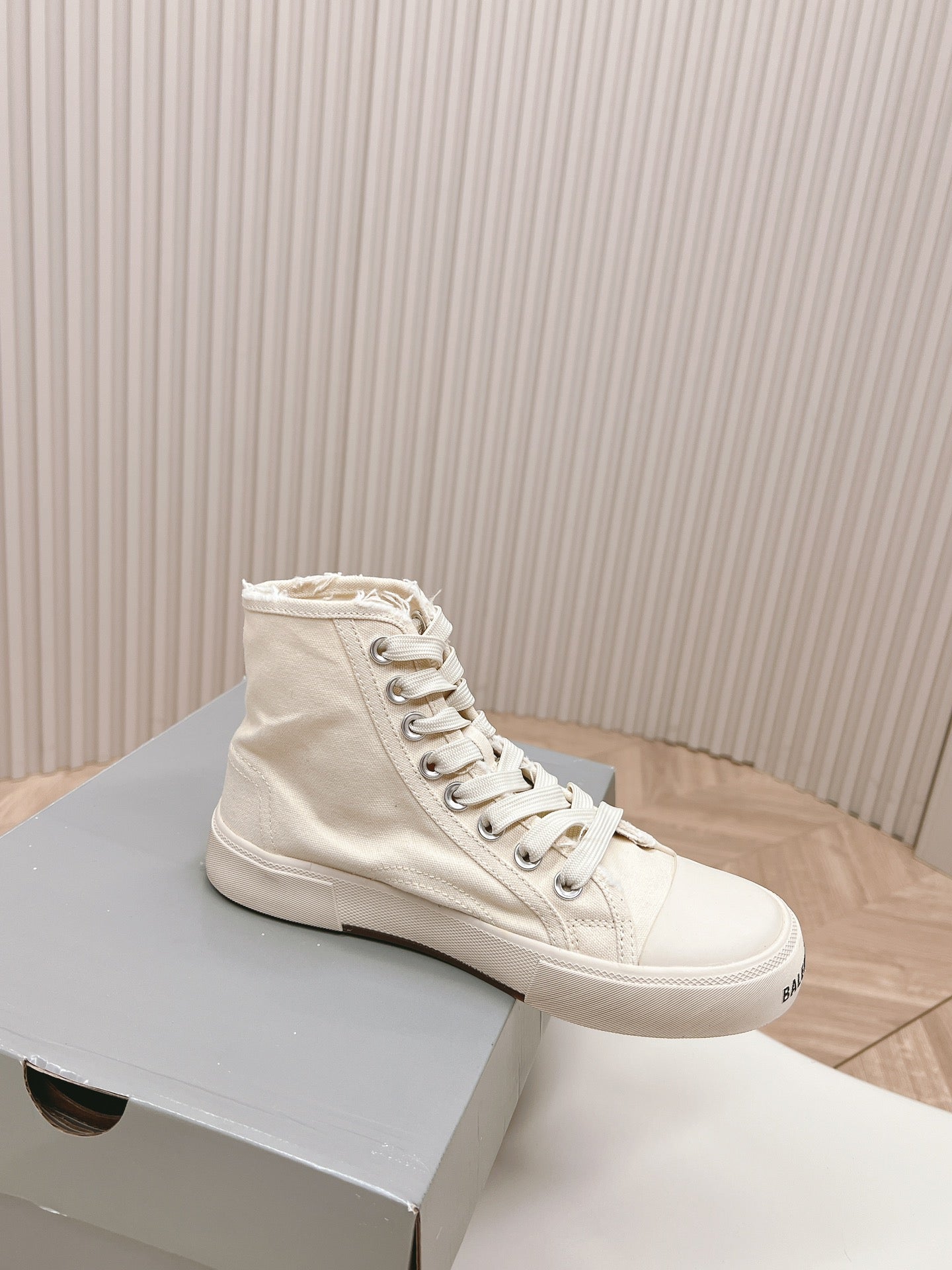 Balanciaga WHITE CANVAS HIGH-TOP SNEAKERS LOGO GRAFFITI