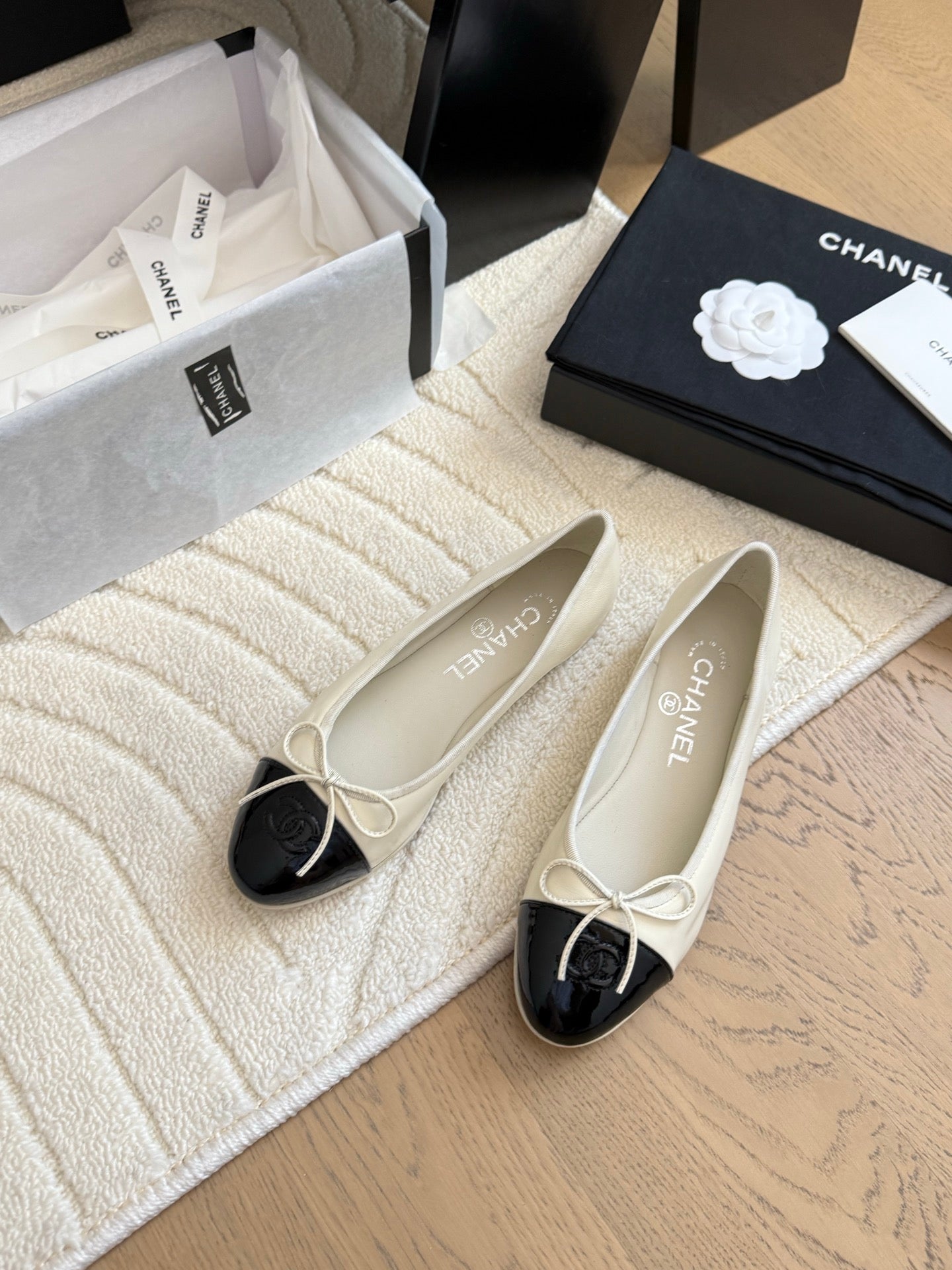CHANEL 25C Ballet Flat Two-tone Patent Calfskin