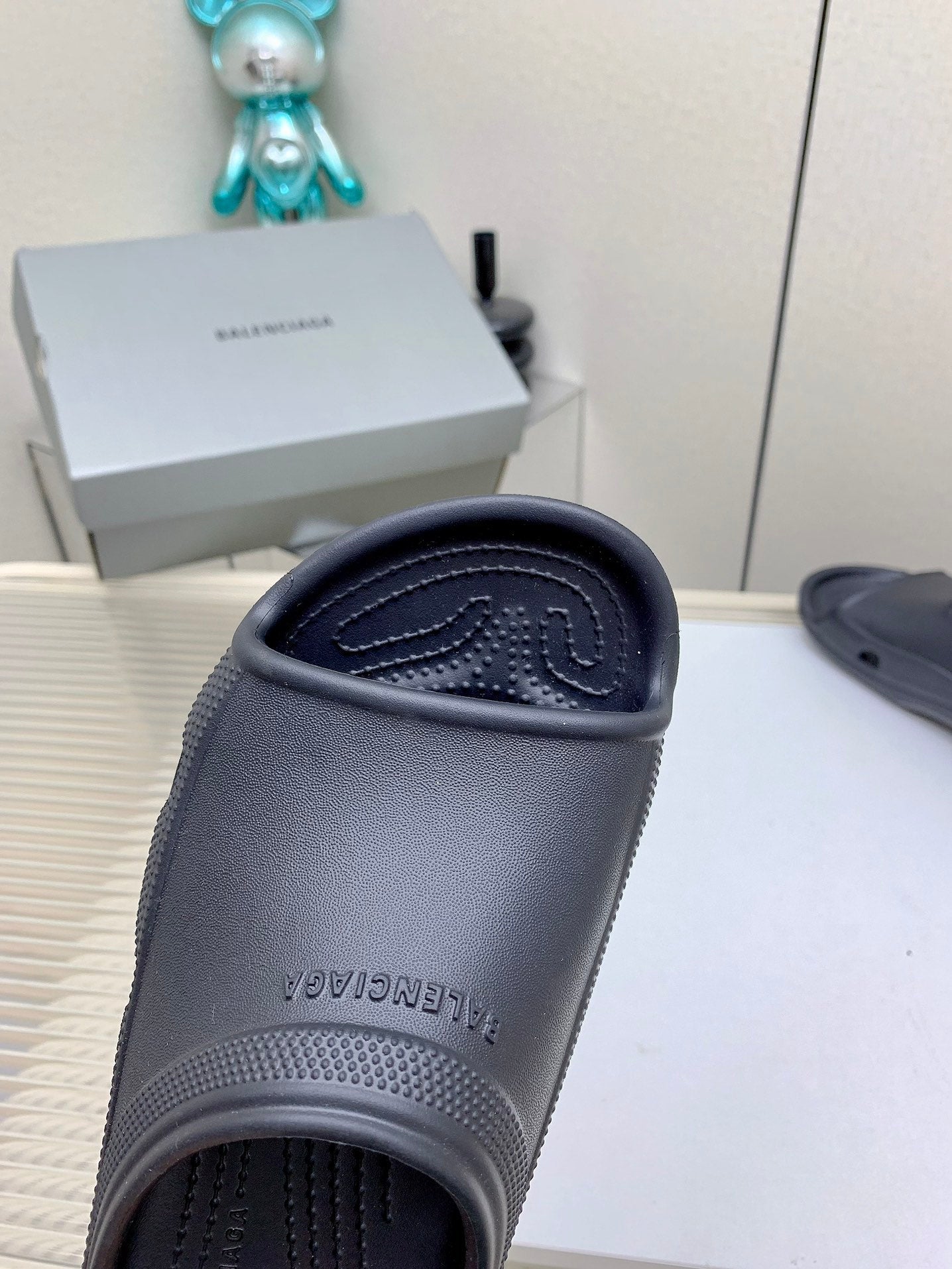 Balanciaga POOL CROCS IN BLACK RUBBER