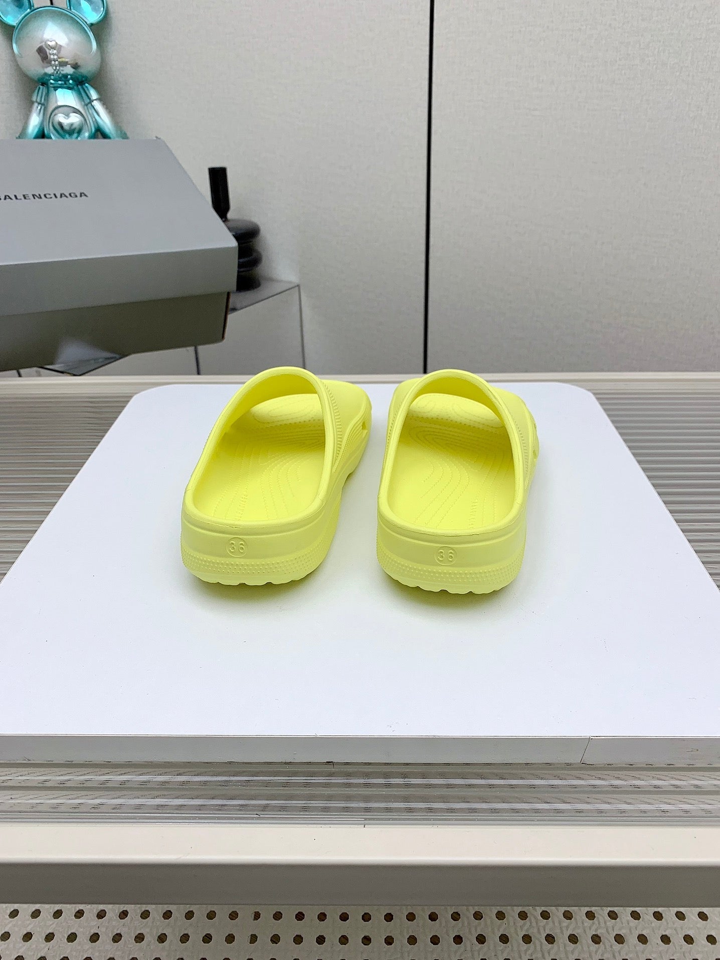 Balanciaga POOL CROCS IN MANZ YELLOW RUBBER