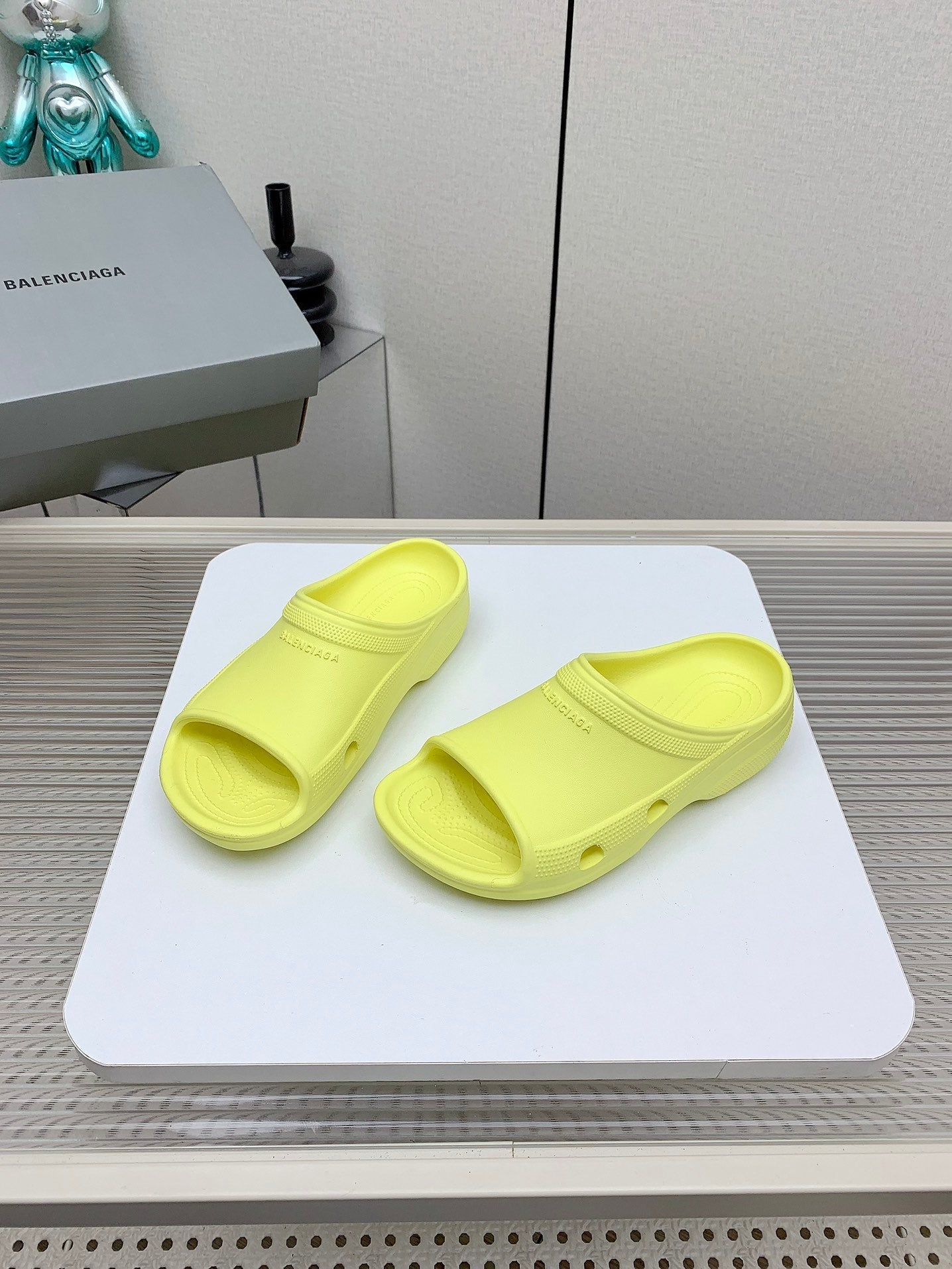 Balanciaga POOL CROCS IN MANZ YELLOW RUBBER