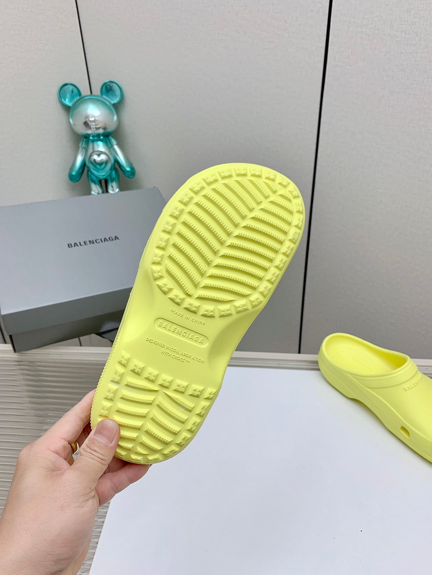 Balanciaga POOL CROCS IN MANZ YELLOW RUBBER