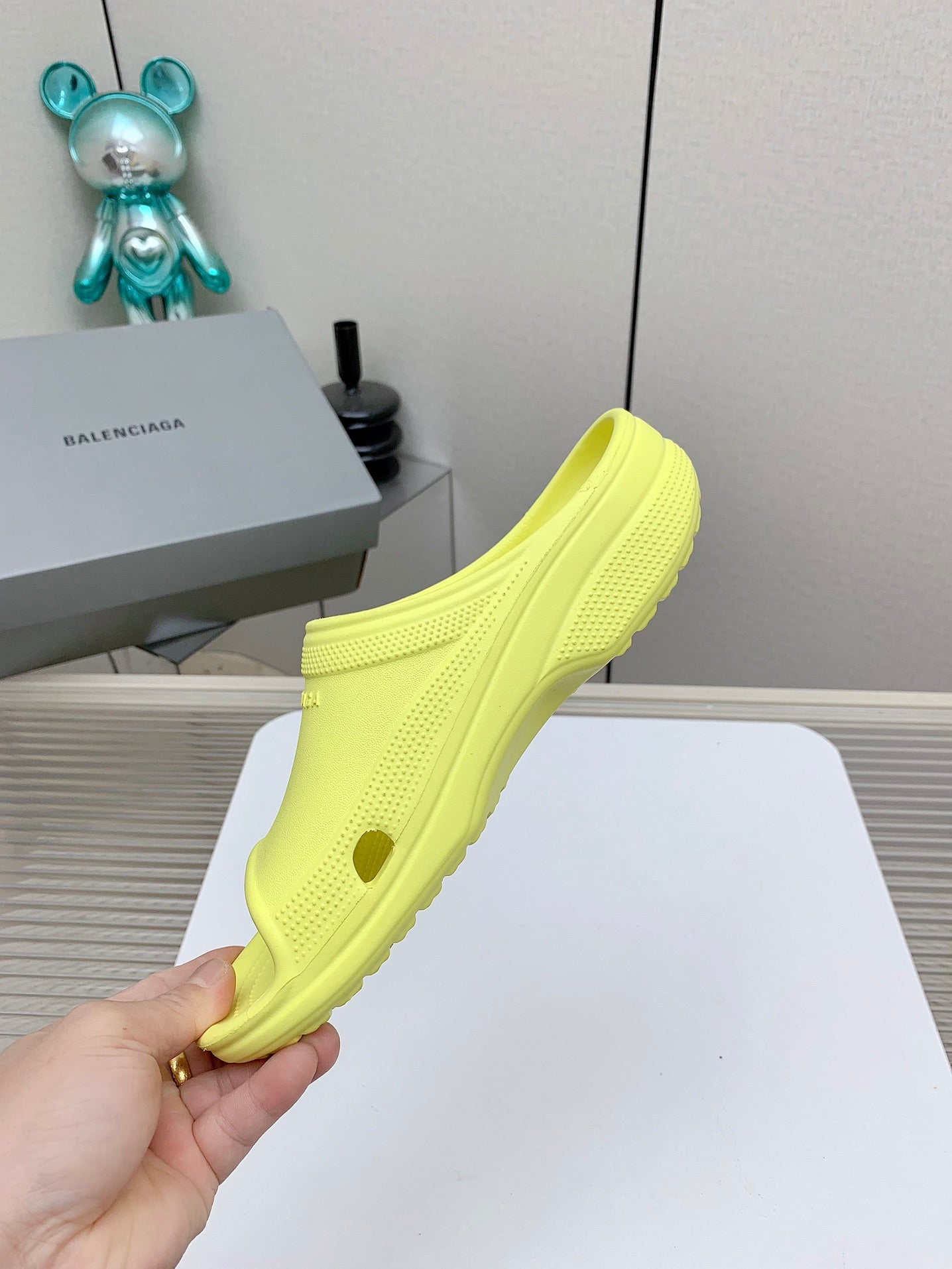 Balanciaga POOL CROCS IN MANZ YELLOW RUBBER