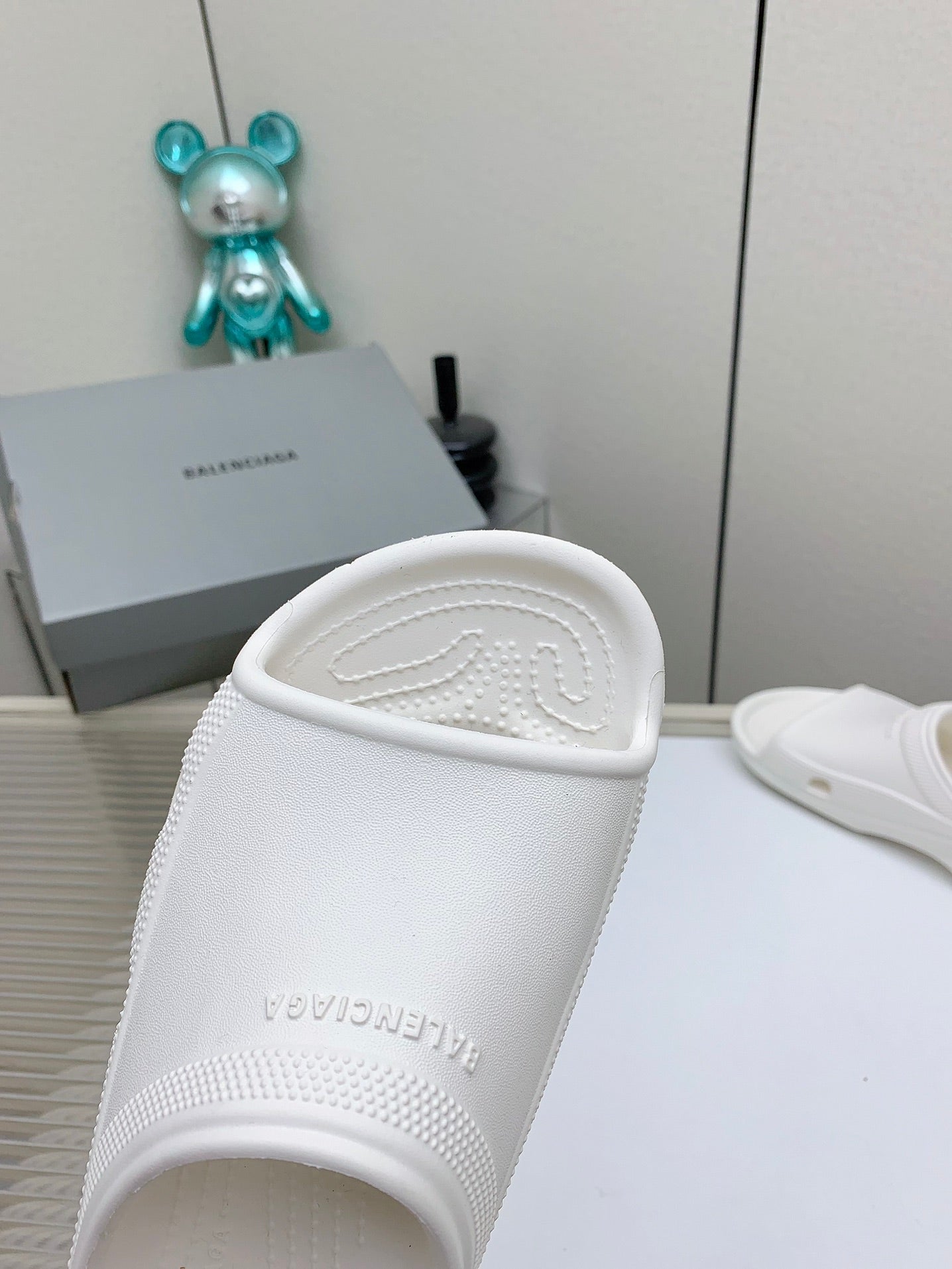 Balanciaga POOL CROCS IN WHITE RUBBER
