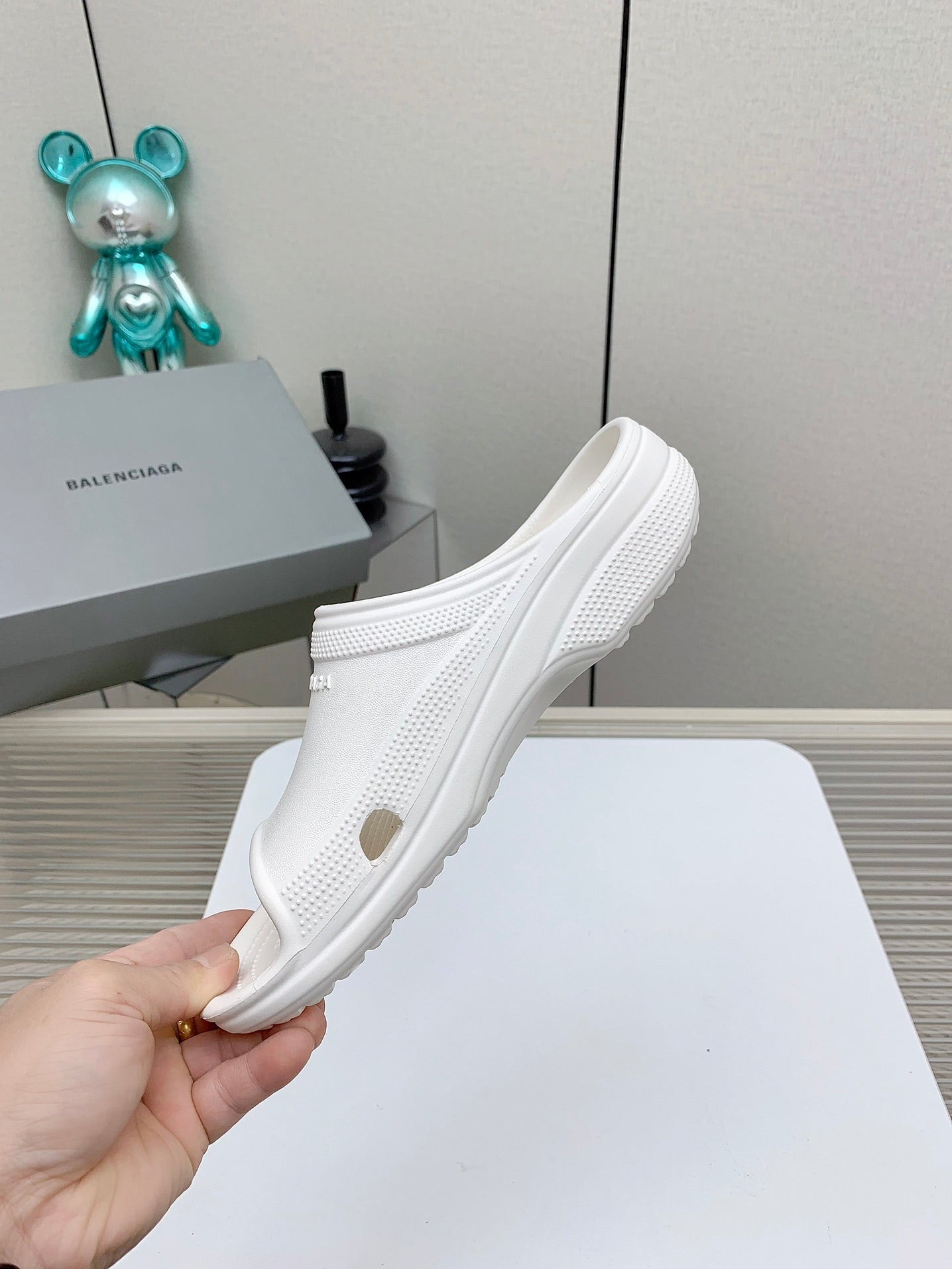 Balanciaga POOL CROCS IN WHITE RUBBER