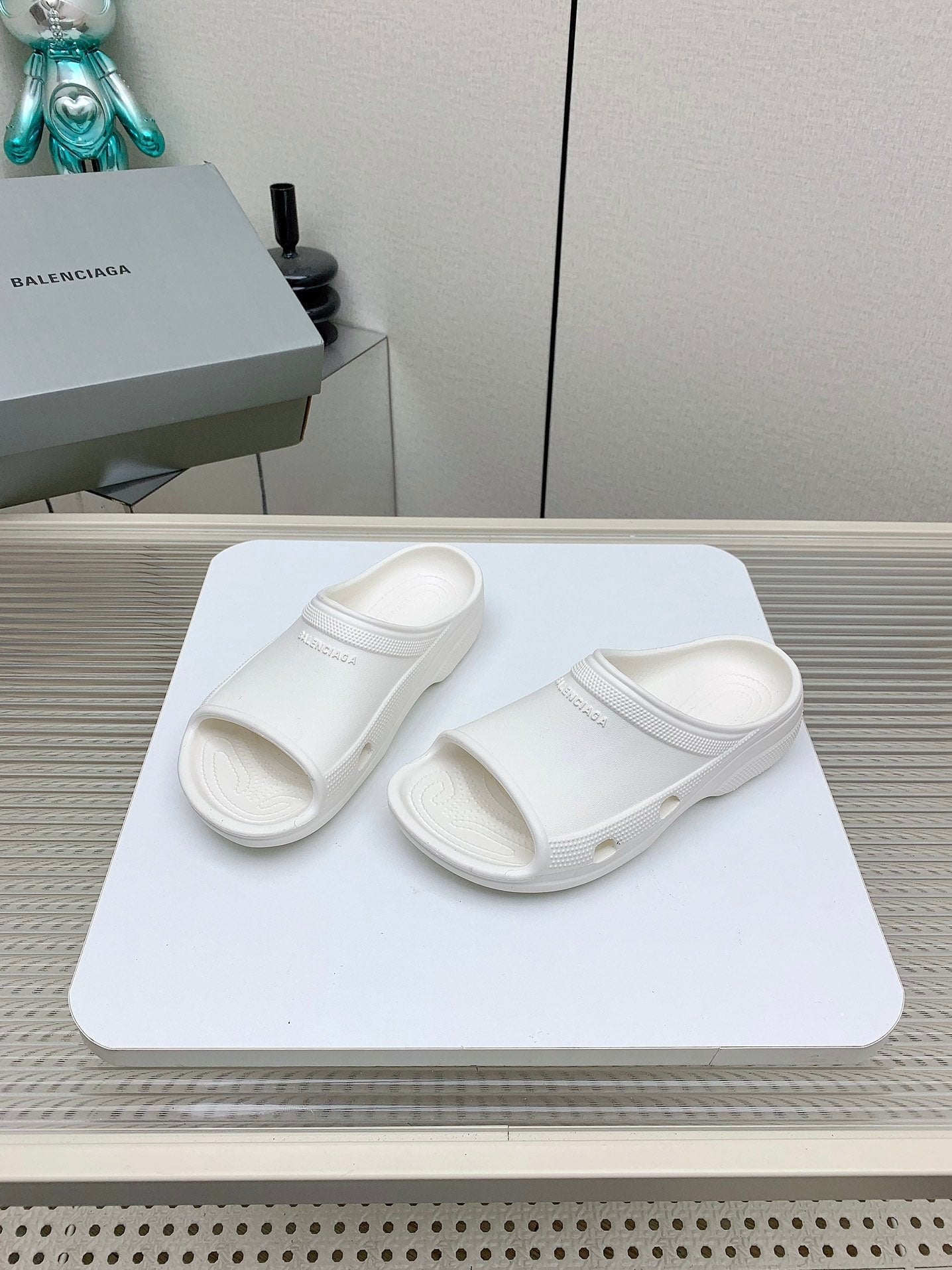 Balanciaga POOL CROCS IN WHITE RUBBER