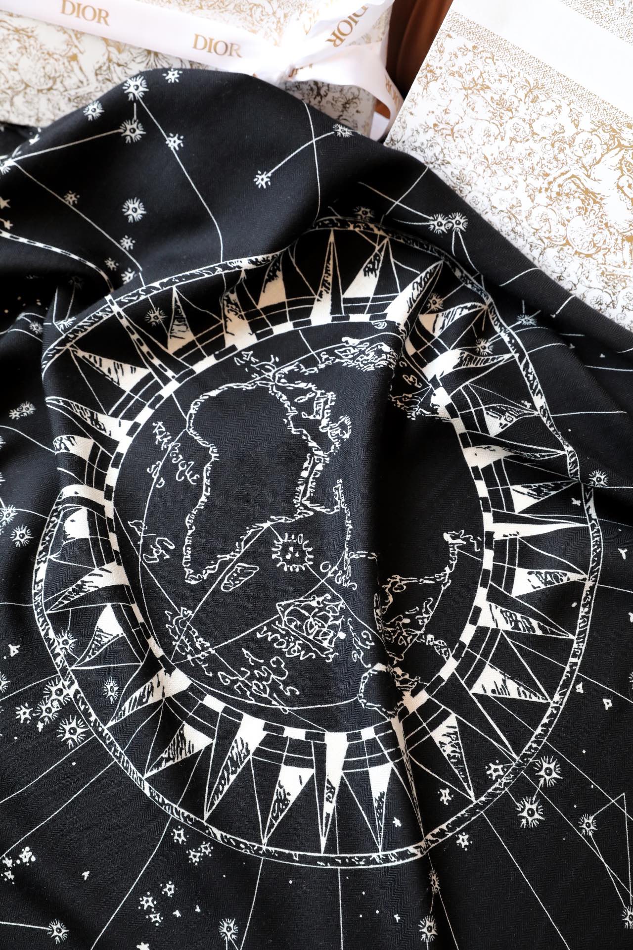DIOR SQUARE SCARF 140 CM IN BLACK MIX WHITE MONOGRAM SILK 393136