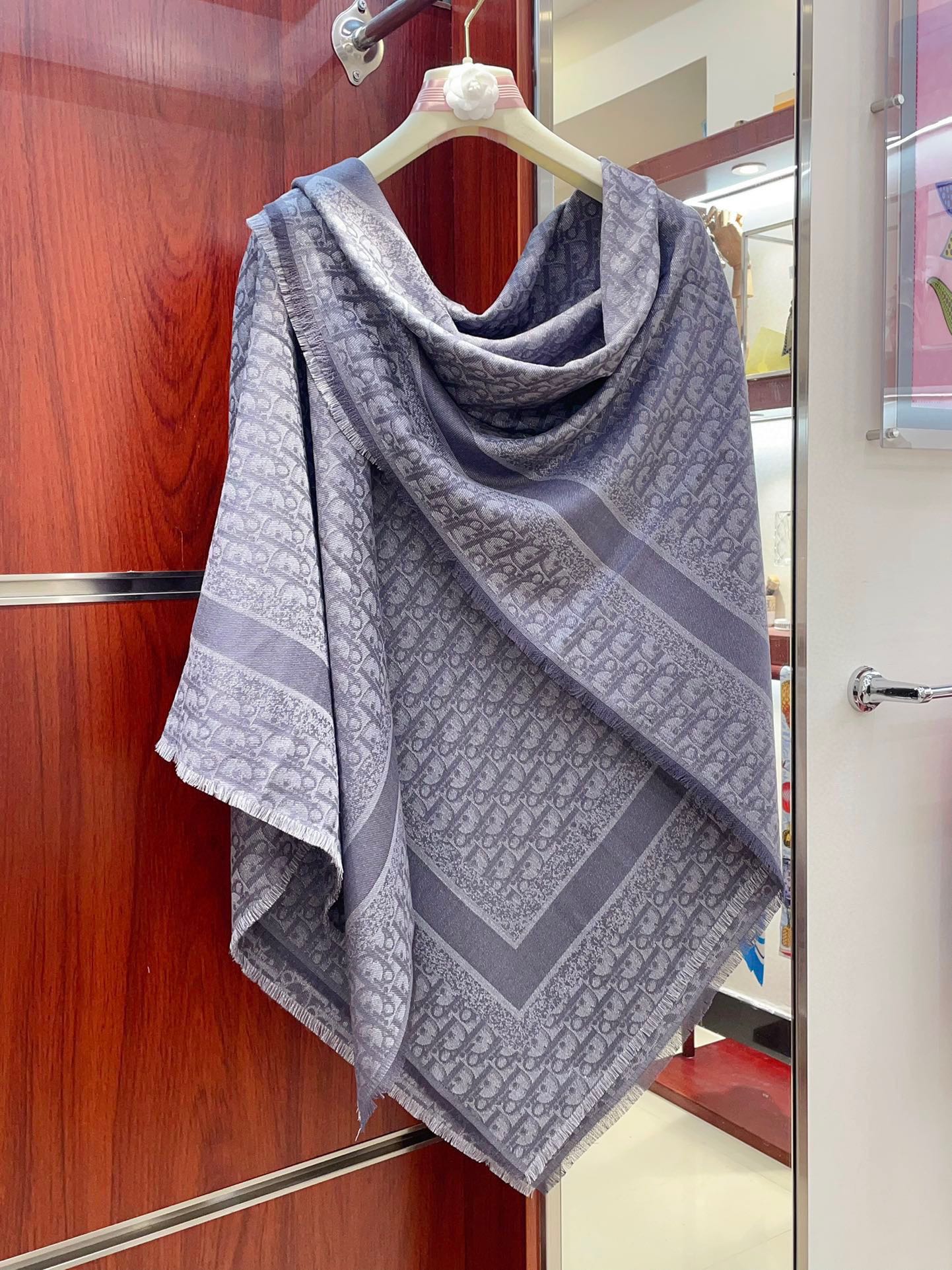 DIOR SQUARE SCARF 140 CM IN COOL GRAY WOOL AND SILK 408661
