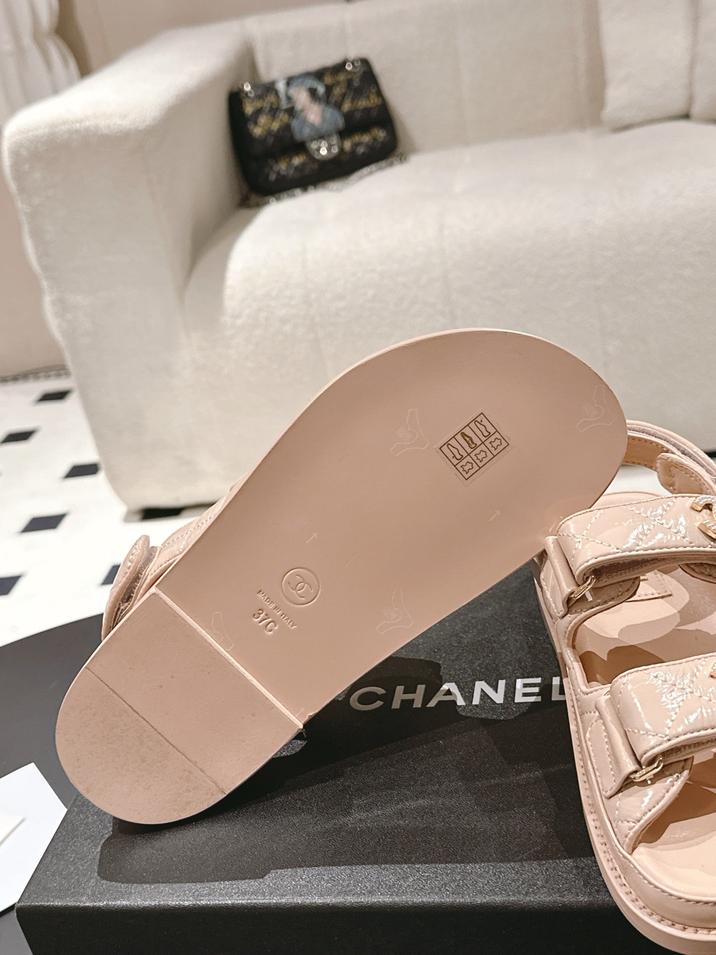 CHANEL 25 Dad Deals Sandals Putty Pink Patent Leather 237591