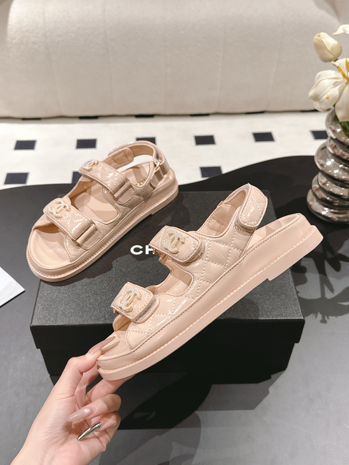 CHANEL 25 Dad Deals Sandals Putty Pink Patent Leather 237591