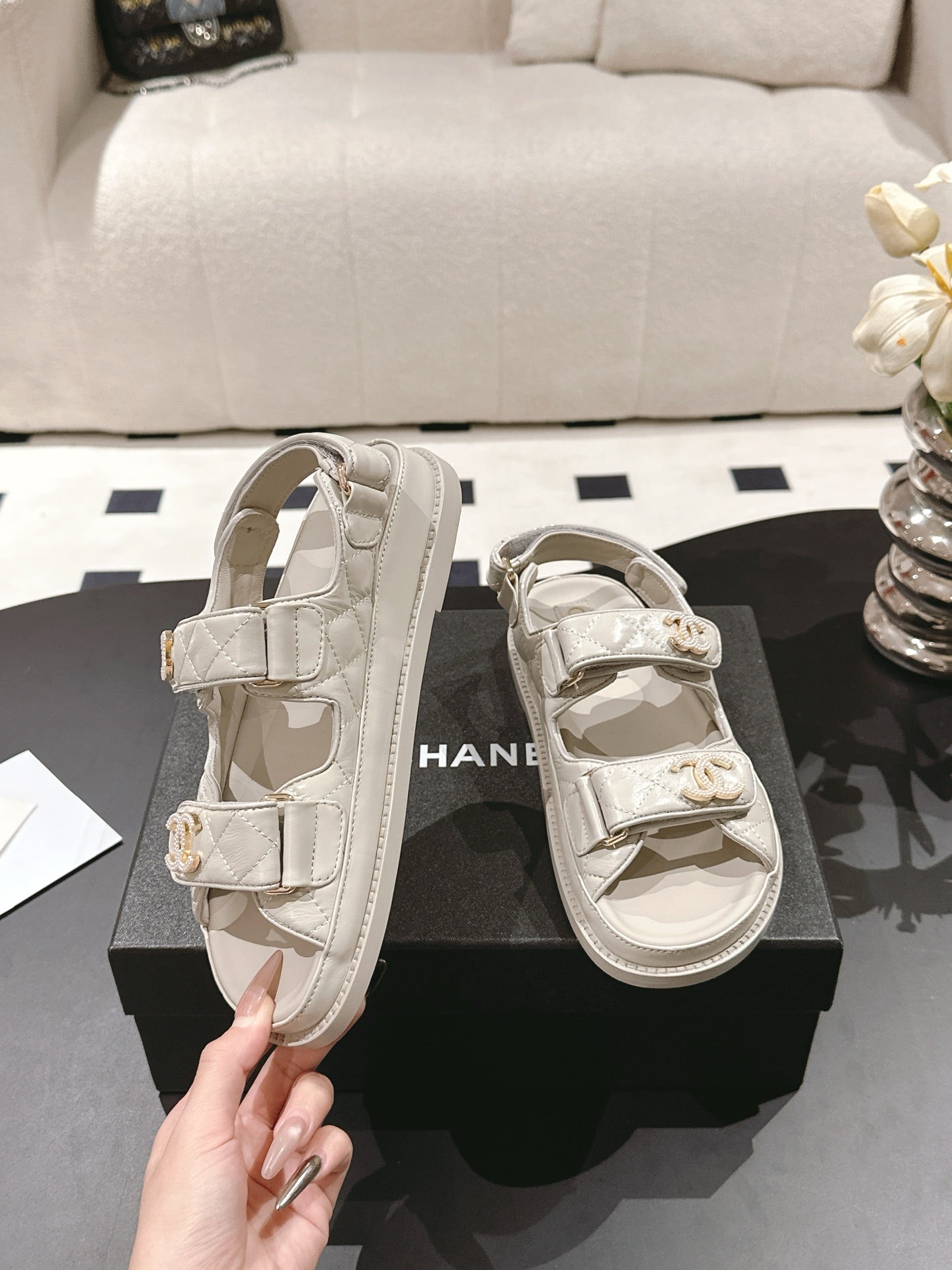 CHANEL 25 Dad Deals Sandals Beige Gray Patent Leather 237592