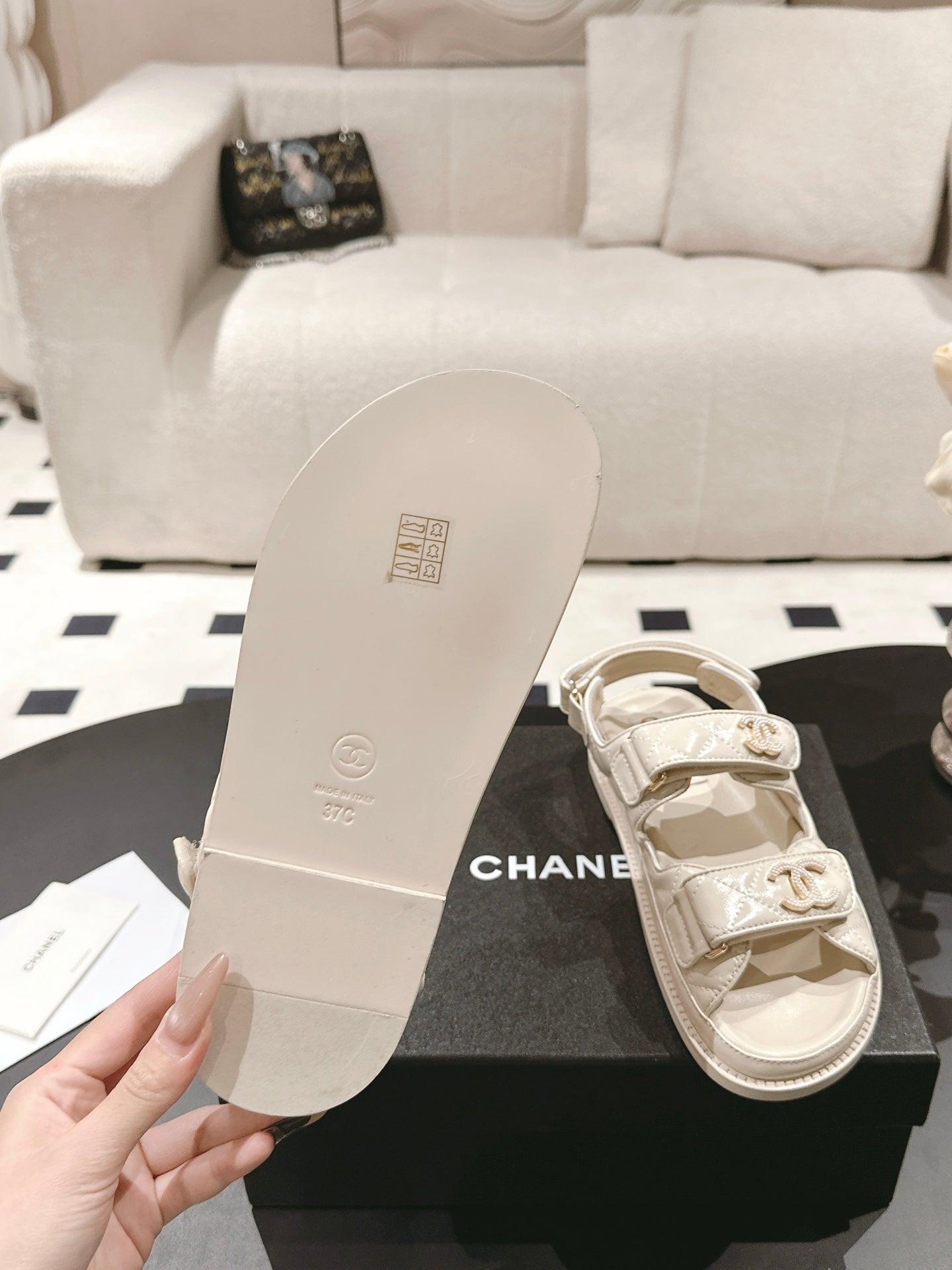 CHANEL 25 Dad Deals Sandals Beige Cream Patent Leather 237593