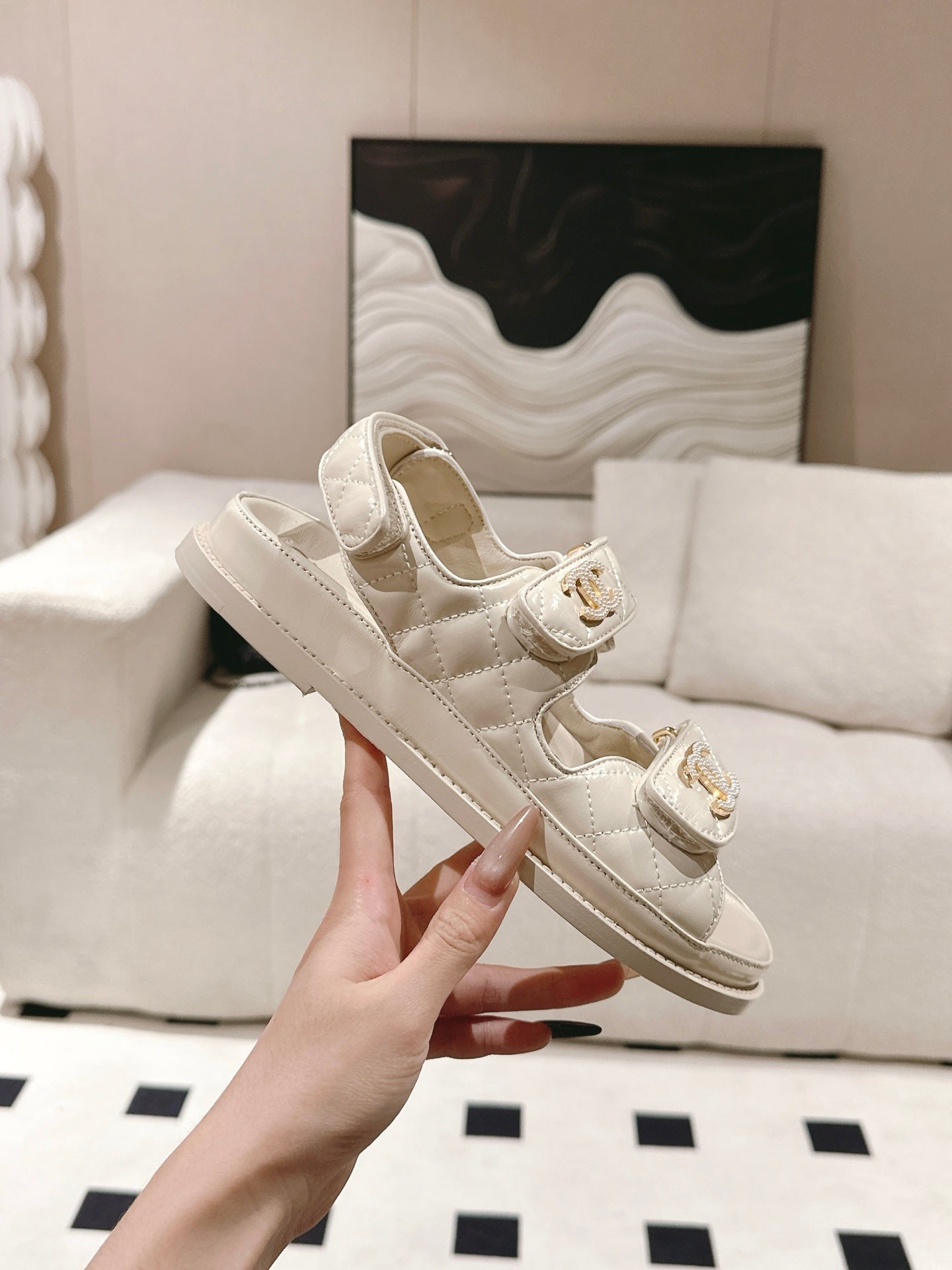 CHANEL 25 Dad Deals Sandals Beige Cream Patent Leather 237593