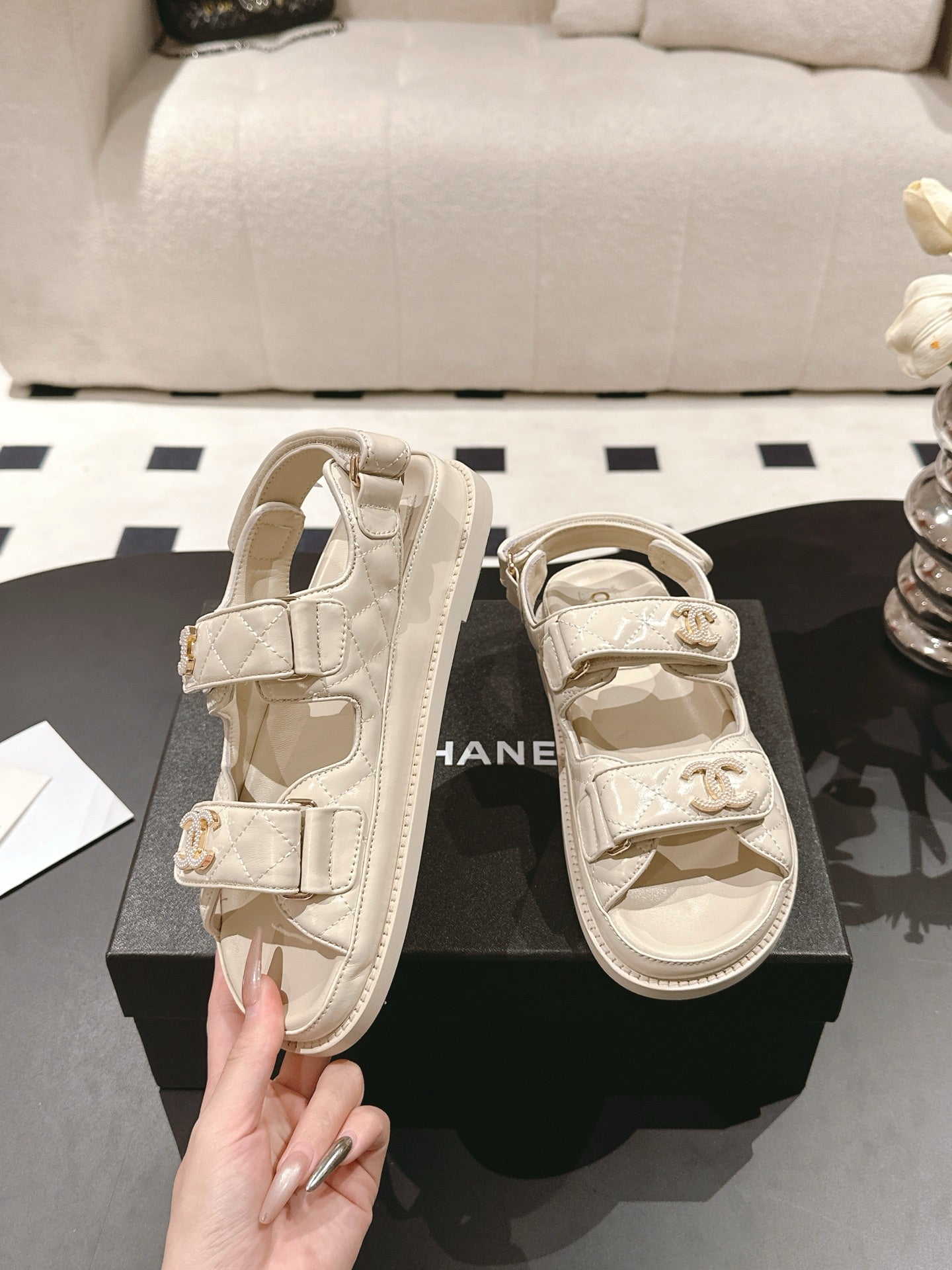 CHANEL 25 Dad Deals Sandals Beige Cream Patent Leather 237593