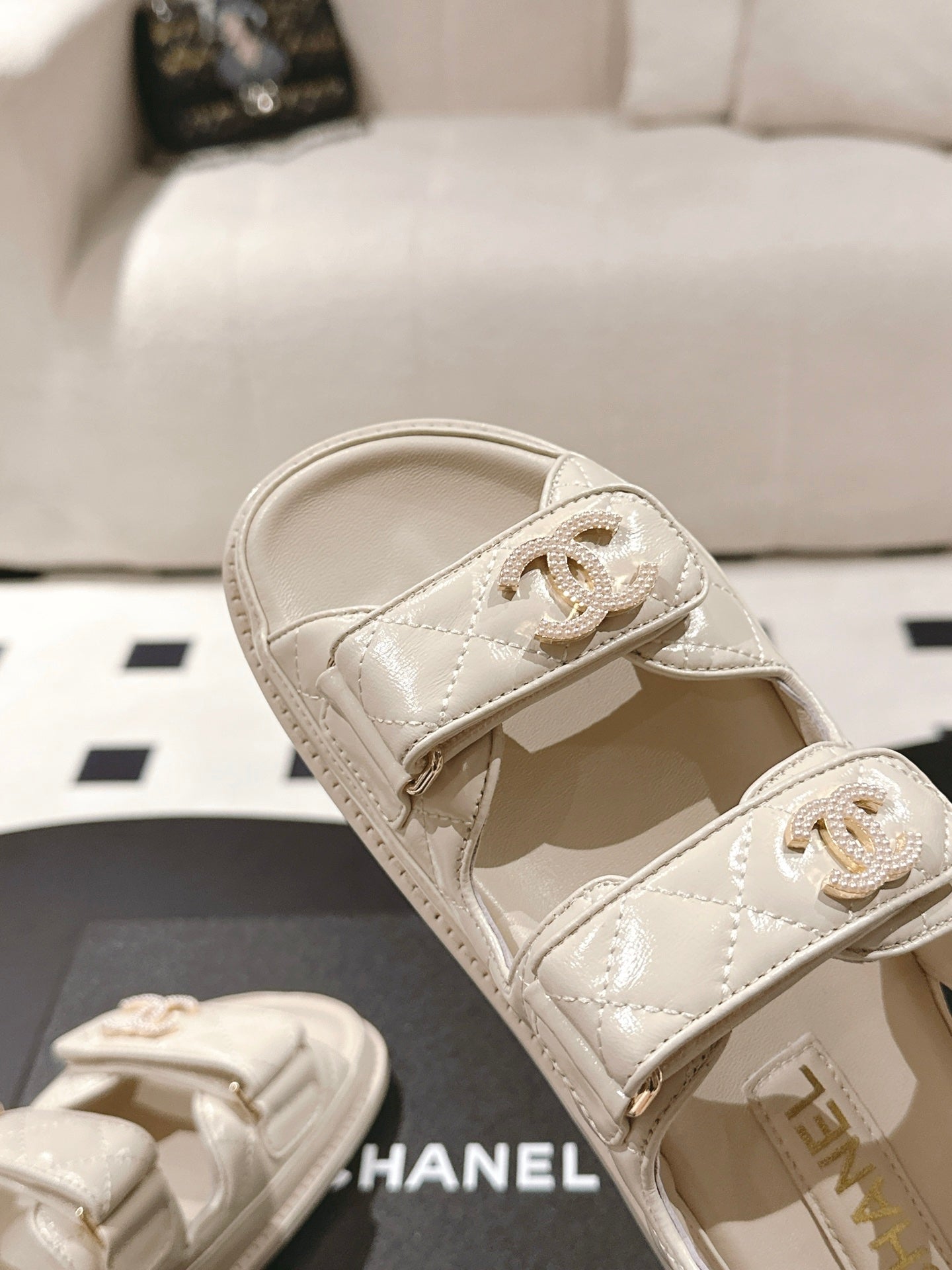 CHANEL 25 Dad Deals Sandals Beige Cream Patent Leather 237593