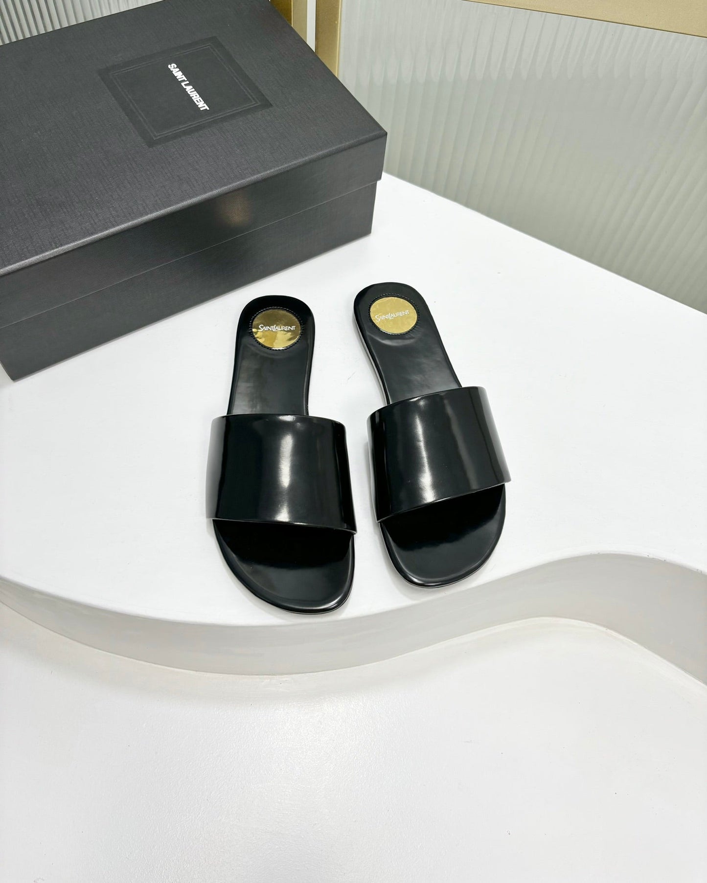 Saint Laurent CARLYLE SLIDES IN BLACK GLAZED LEATHER