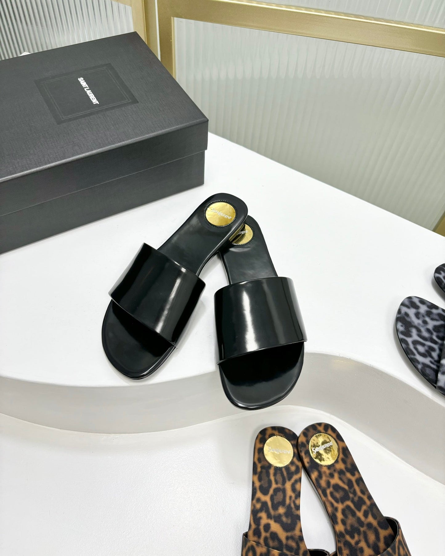 Saint Laurent CARLYLE SLIDES IN BLACK GLAZED LEATHER