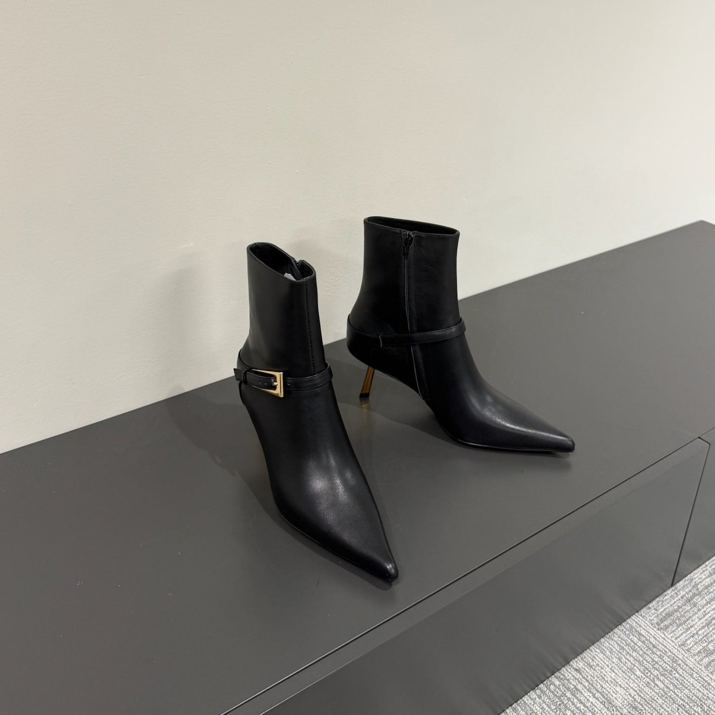 Saint Laurent LEE BOOTS IN BLACK SMOOTH CALFSKIN