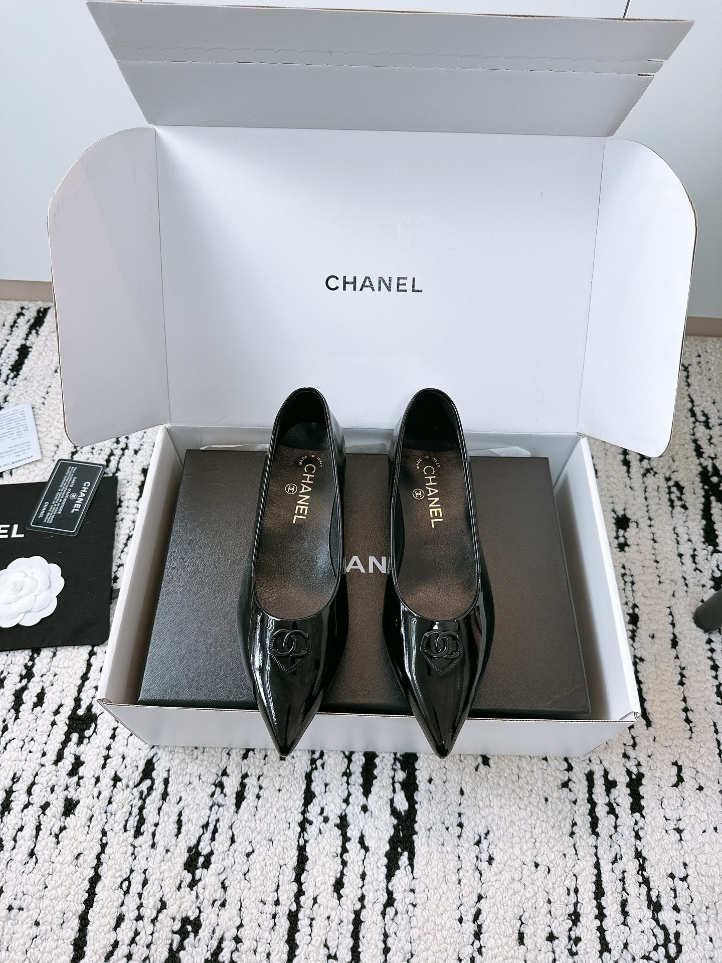 CHANEL Ballet Flats In Black Glossy Lambskin 144667