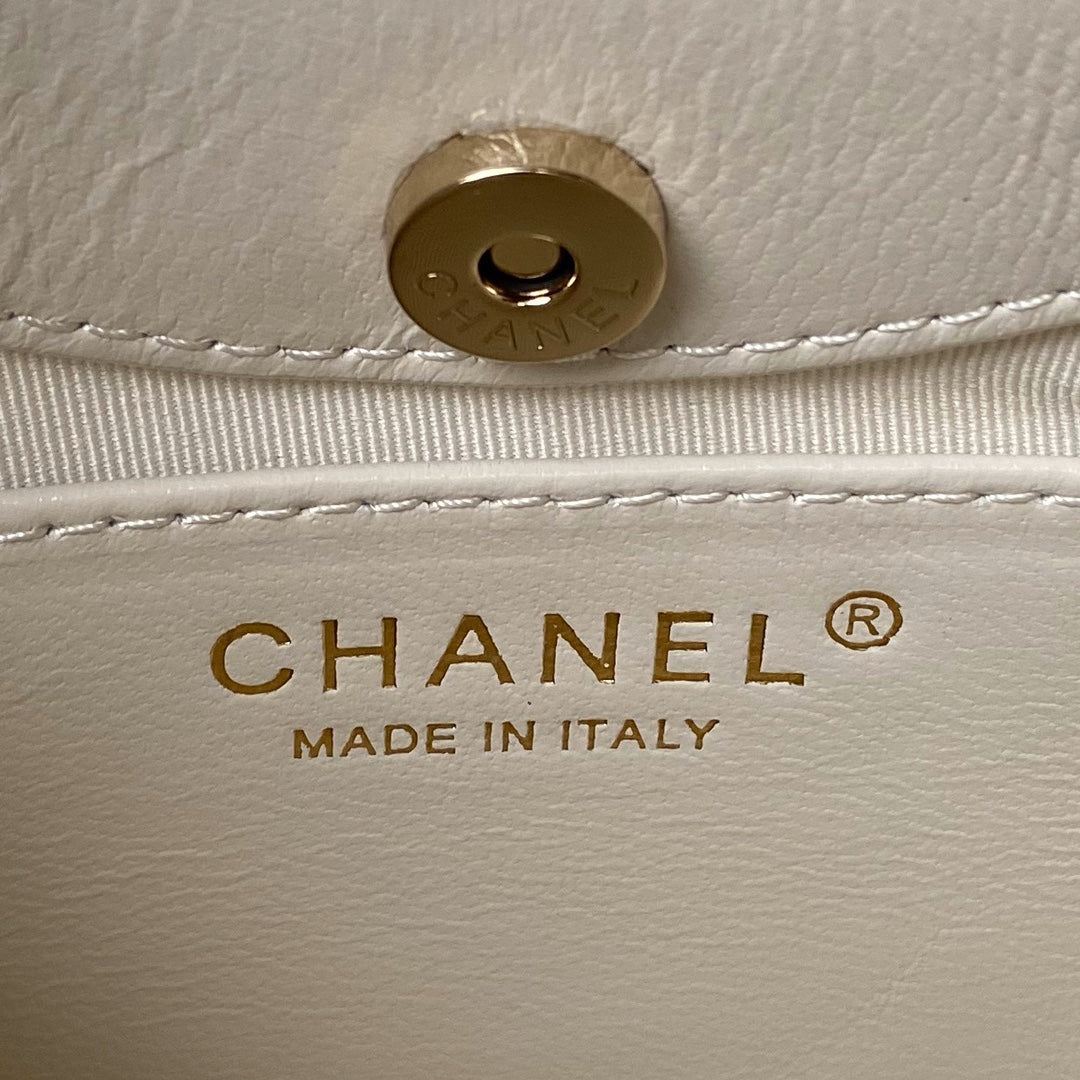 CHANEL 24s31 nano shopping bag 17.5cm cream lambskin gold hardware