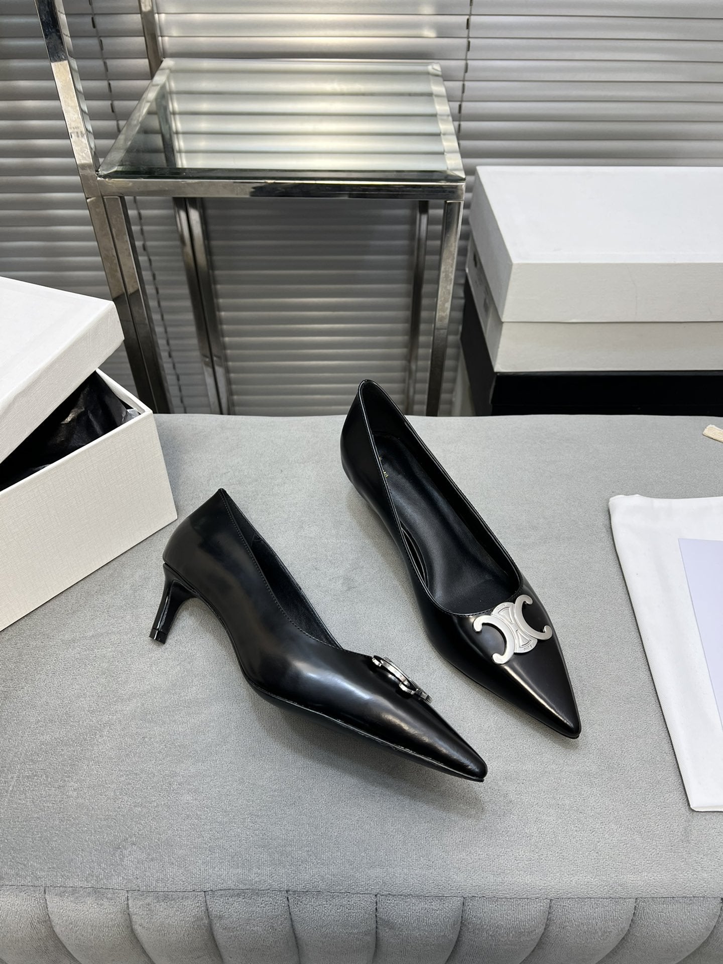 Celine cl pumps 50 black calfskin silver logo