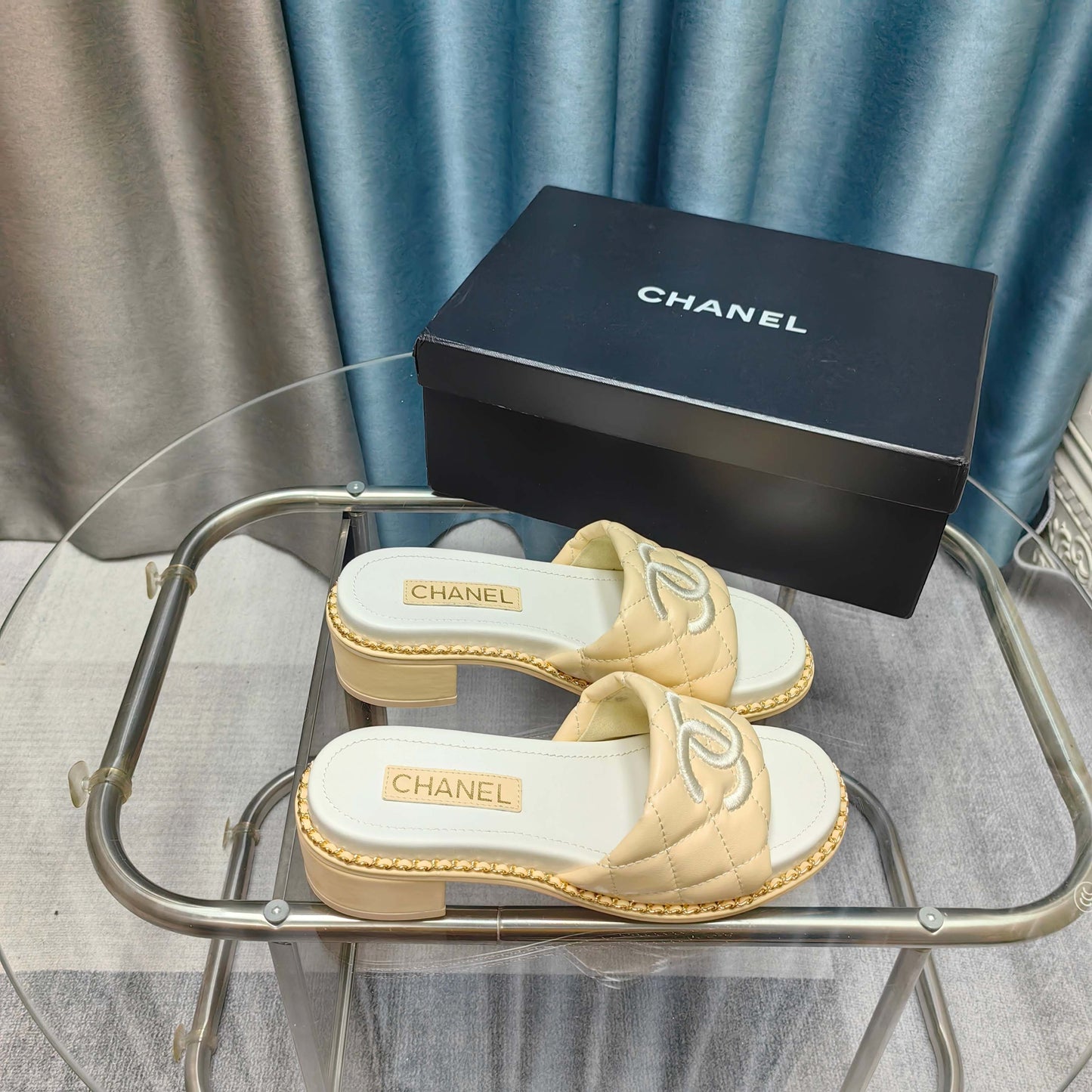 CHANEL 25 Sandal 5cm Quilted Calfskin Leather Chain