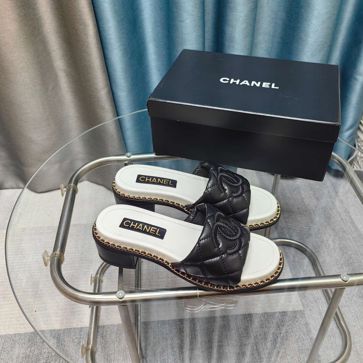 CHANEL 25 Sandal 5cm Quilted Calfskin Leather Chain