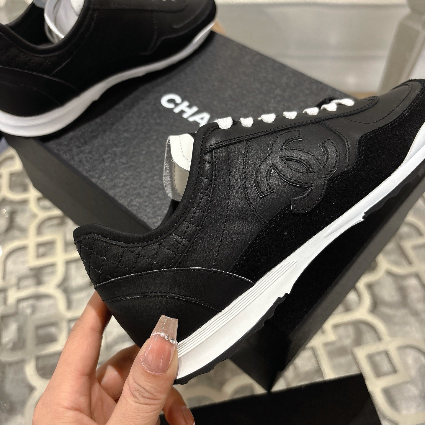 CHANEL 25C Traines Black Calfskin & Suede 213313