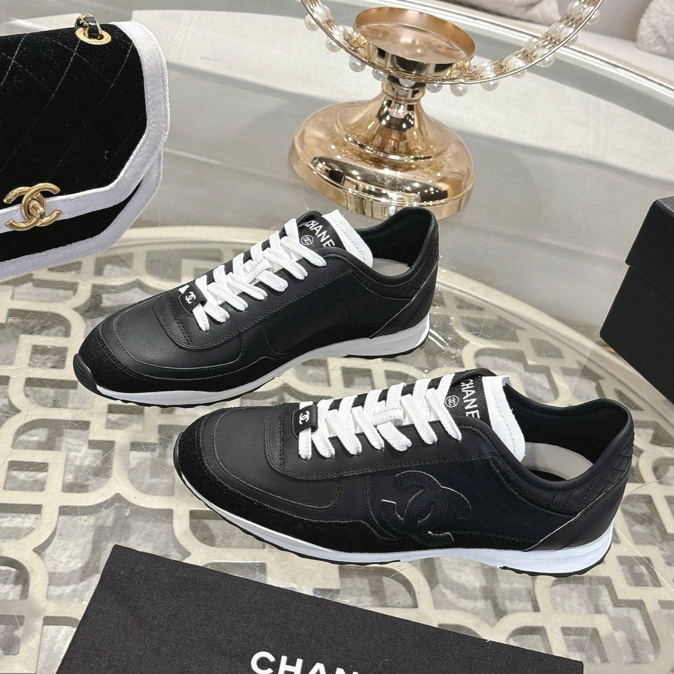 CHANEL 25C Traines Black Calfskin & Suede 213313