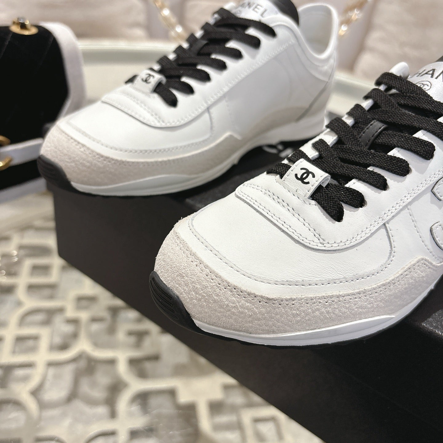 CHANEL 25C Traines White Calfskin & Suede 213314
