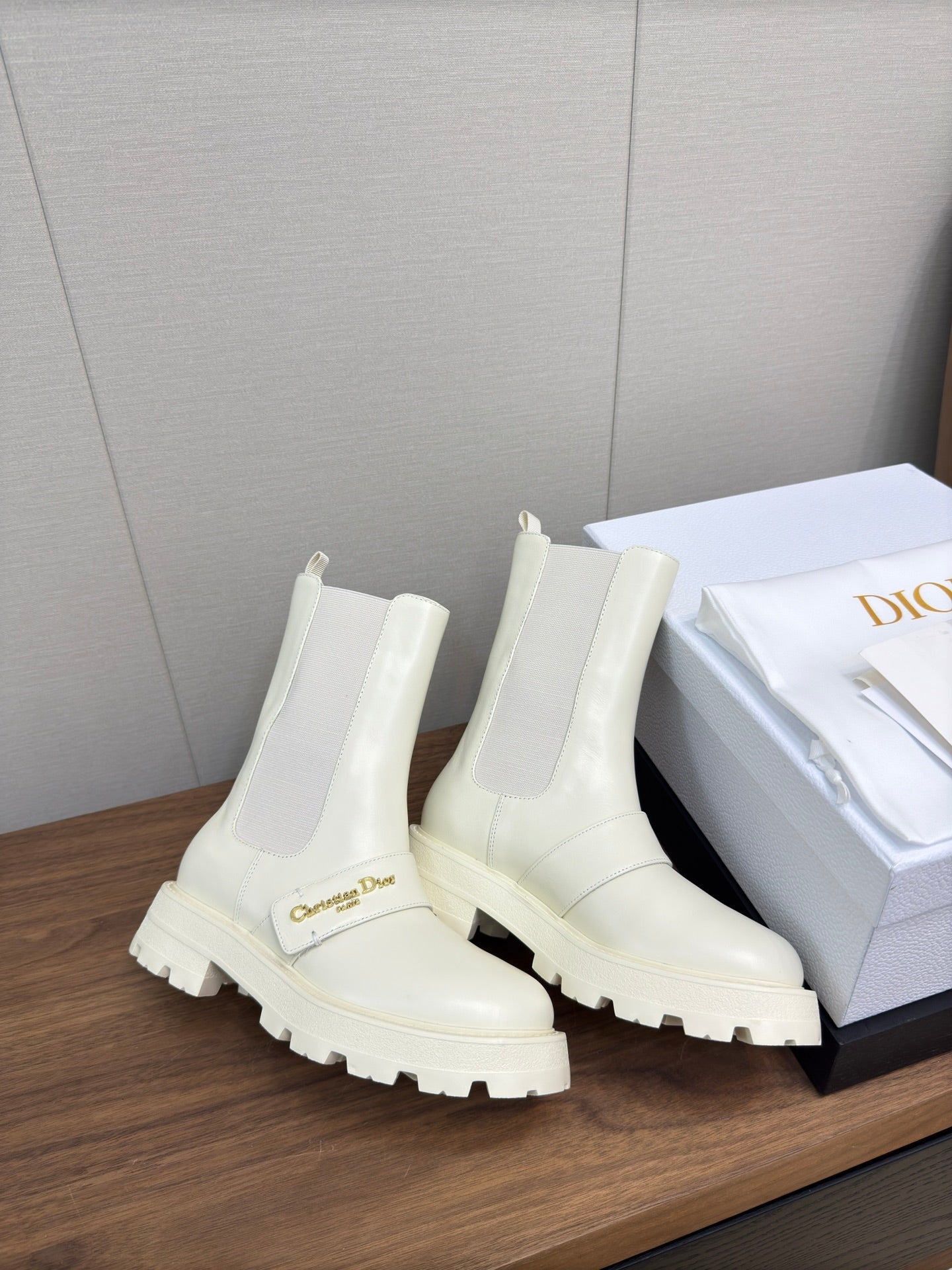 DIOR D-Quest Ankle Boot 40mm In White Calfskin 112935