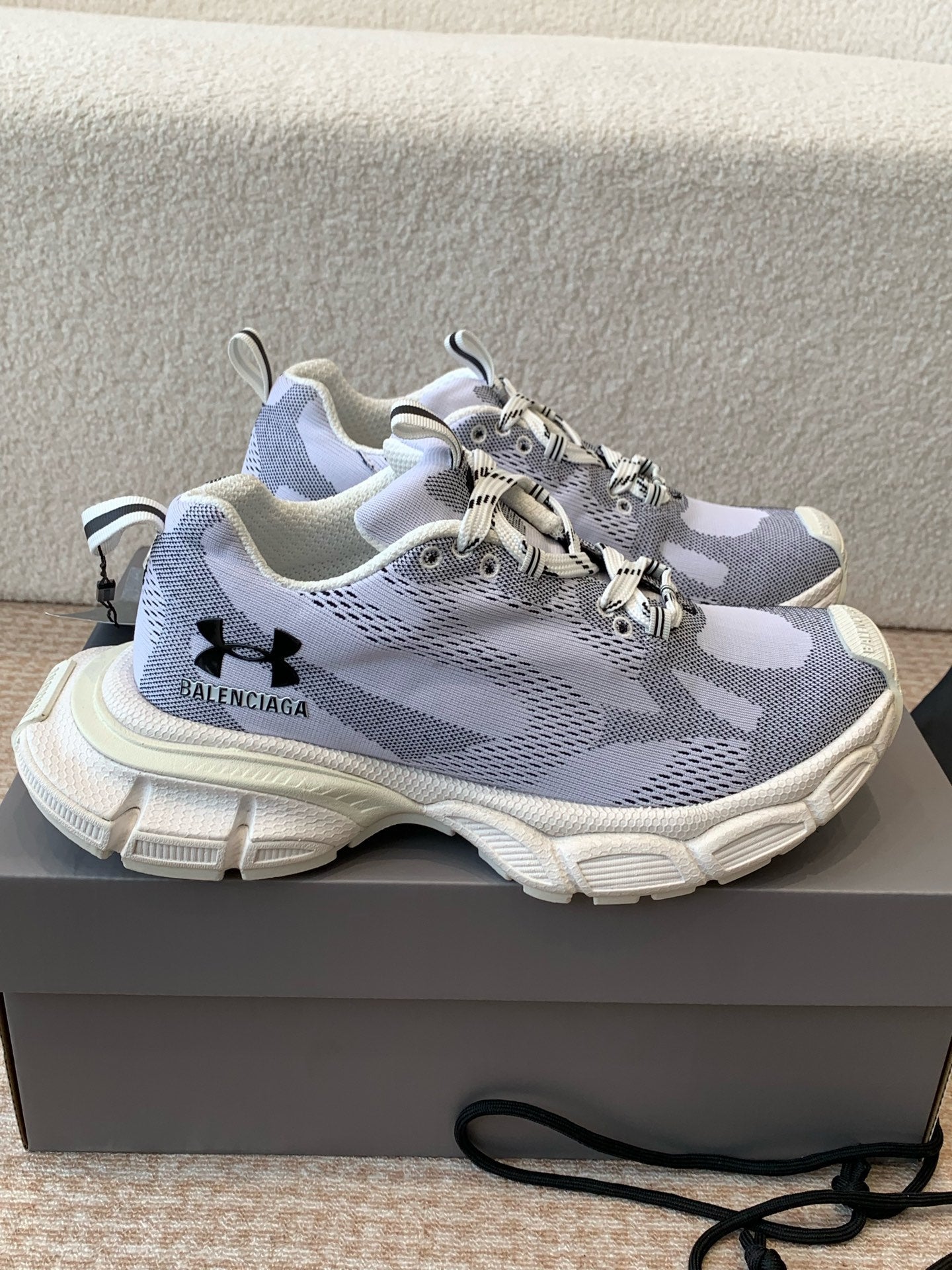 Balanciaga UNDER ARMOUR 3XL KNIT SNEAKER IN LIGHT GRAY WHITE AND BLACK POLYESTER