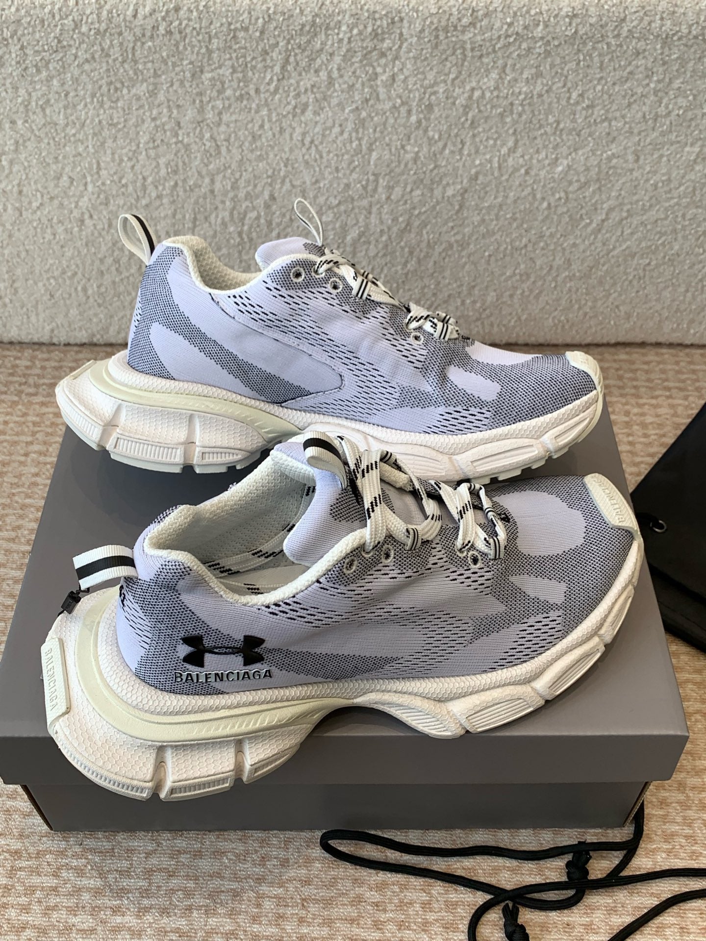 Balanciaga UNDER ARMOUR 3XL KNIT SNEAKER IN LIGHT GRAY WHITE AND BLACK POLYESTER