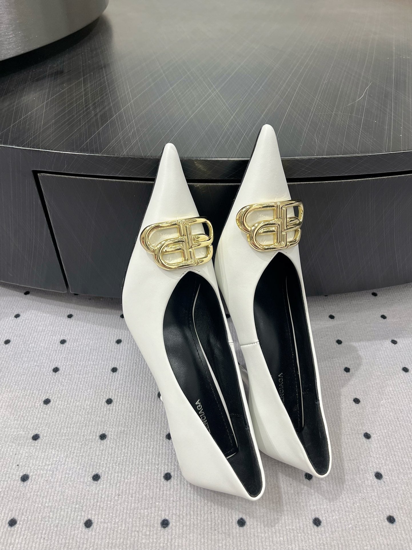 Balanciaga HEELED PUMPS 65 MM IN WHITE SMOOTH LAMBSKIN GOLD HARDWARE