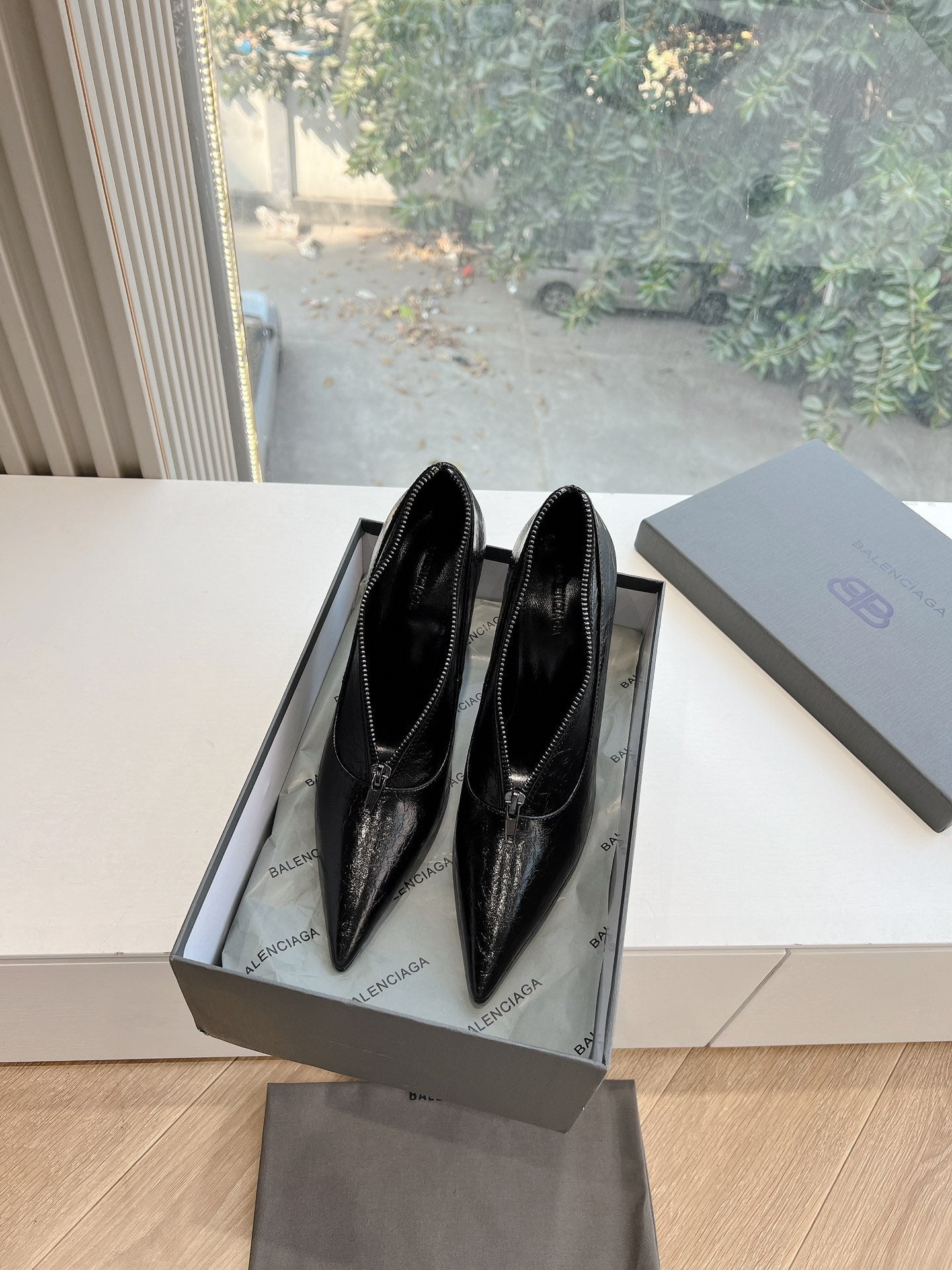 Balanciaga ZIPPER POINTED-TOE HIGH PUMPS IN BLACK WAX-OIL SHEEPSKIN