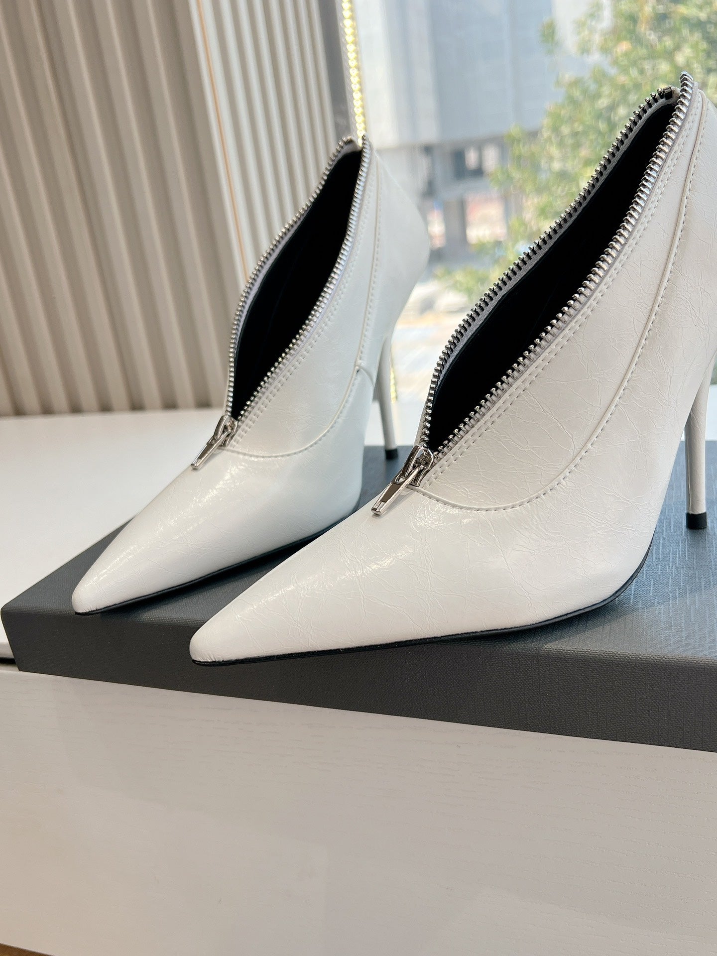 Balanciaga ZIPPER POINTED-TOE HIGH PUMPS IN WHITE WAX-OIL SHEEPSKIN
