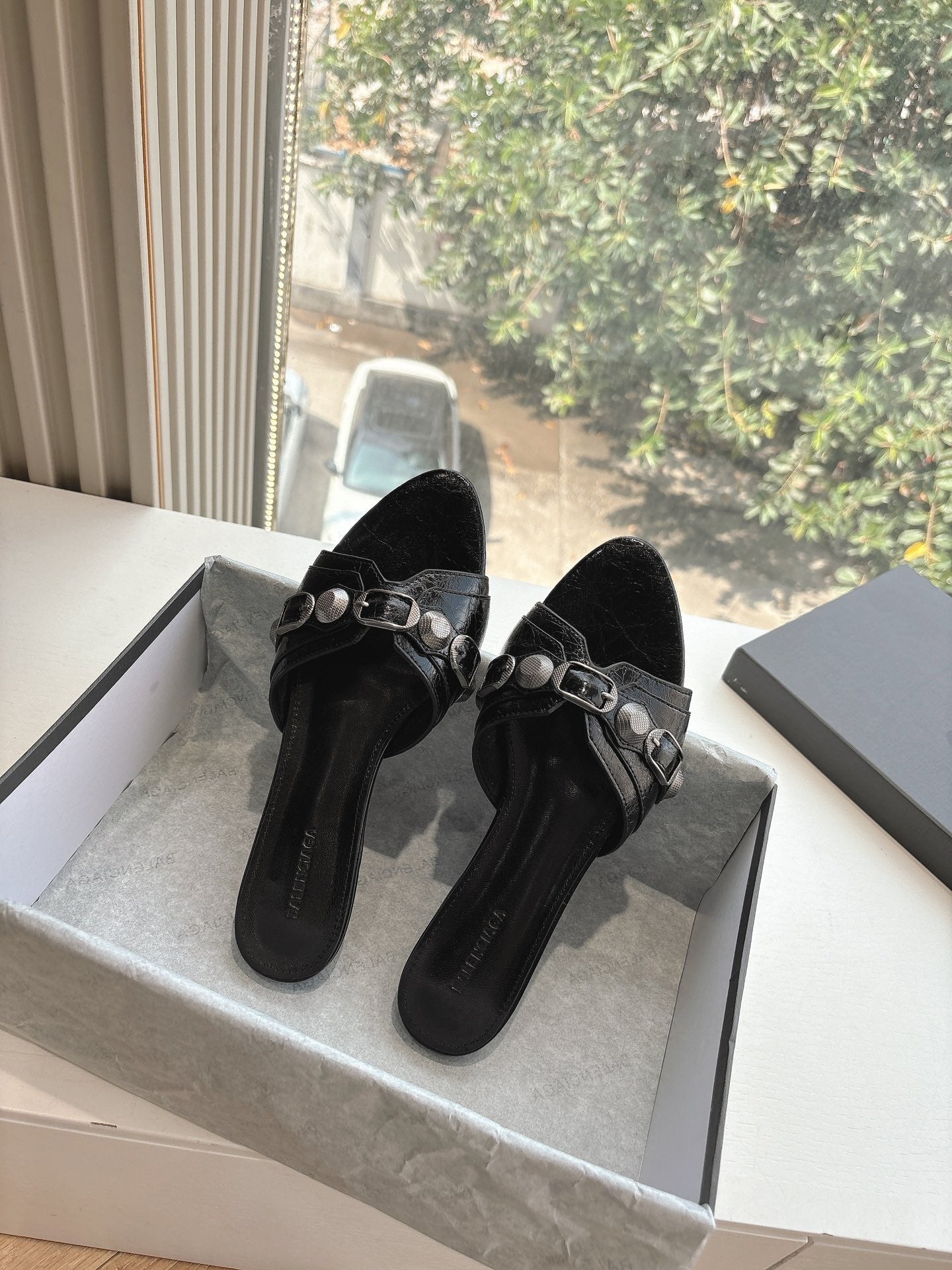 Balanciaga CAGOLE FLAT MULES IN BLACK CALFSKIN