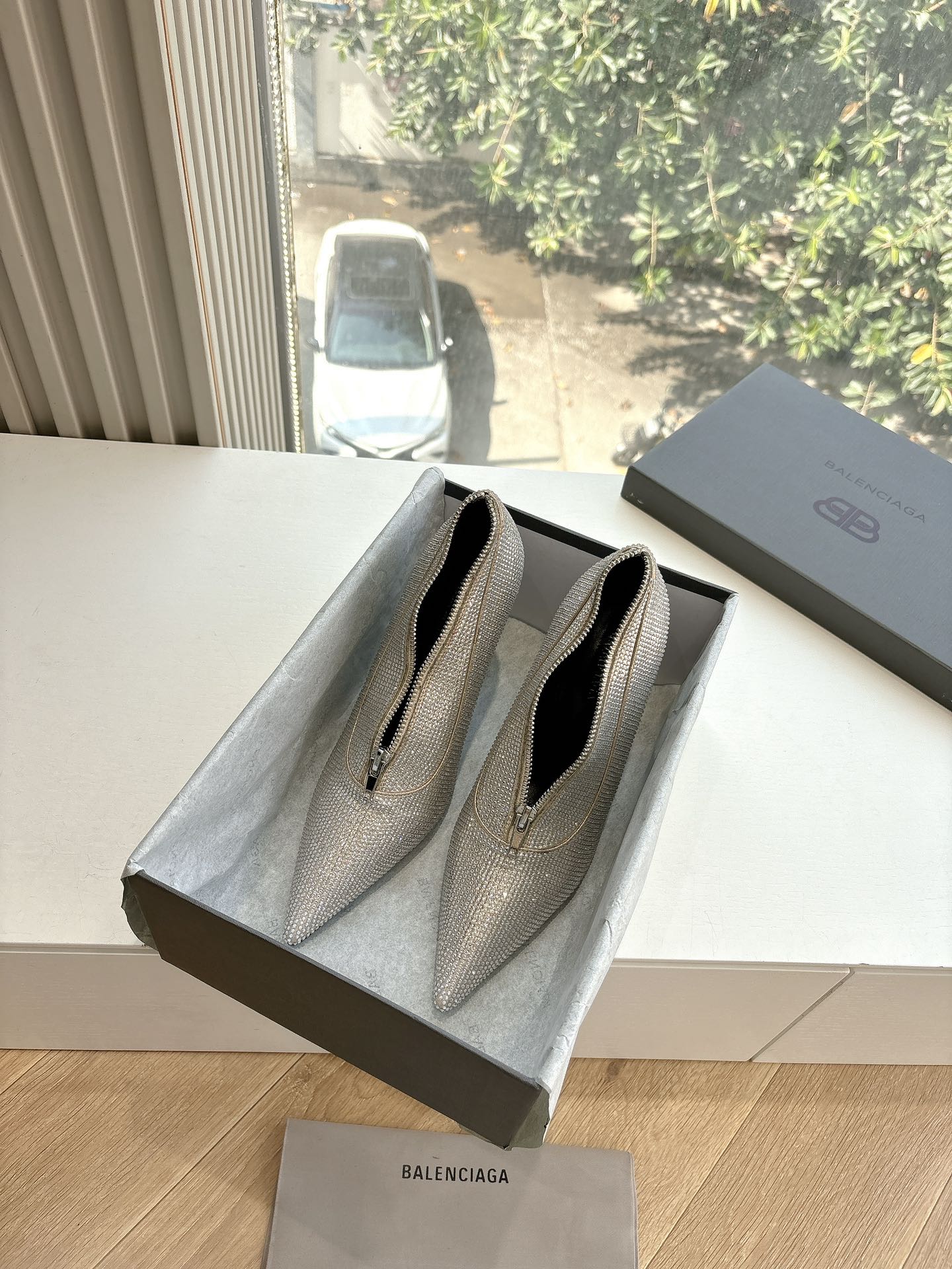 Balanciaga ZIPPER POINTED-TOE HIGH PUMPS IN BEIGE SUEDE ATTACHED SILVER CRYSTAL
