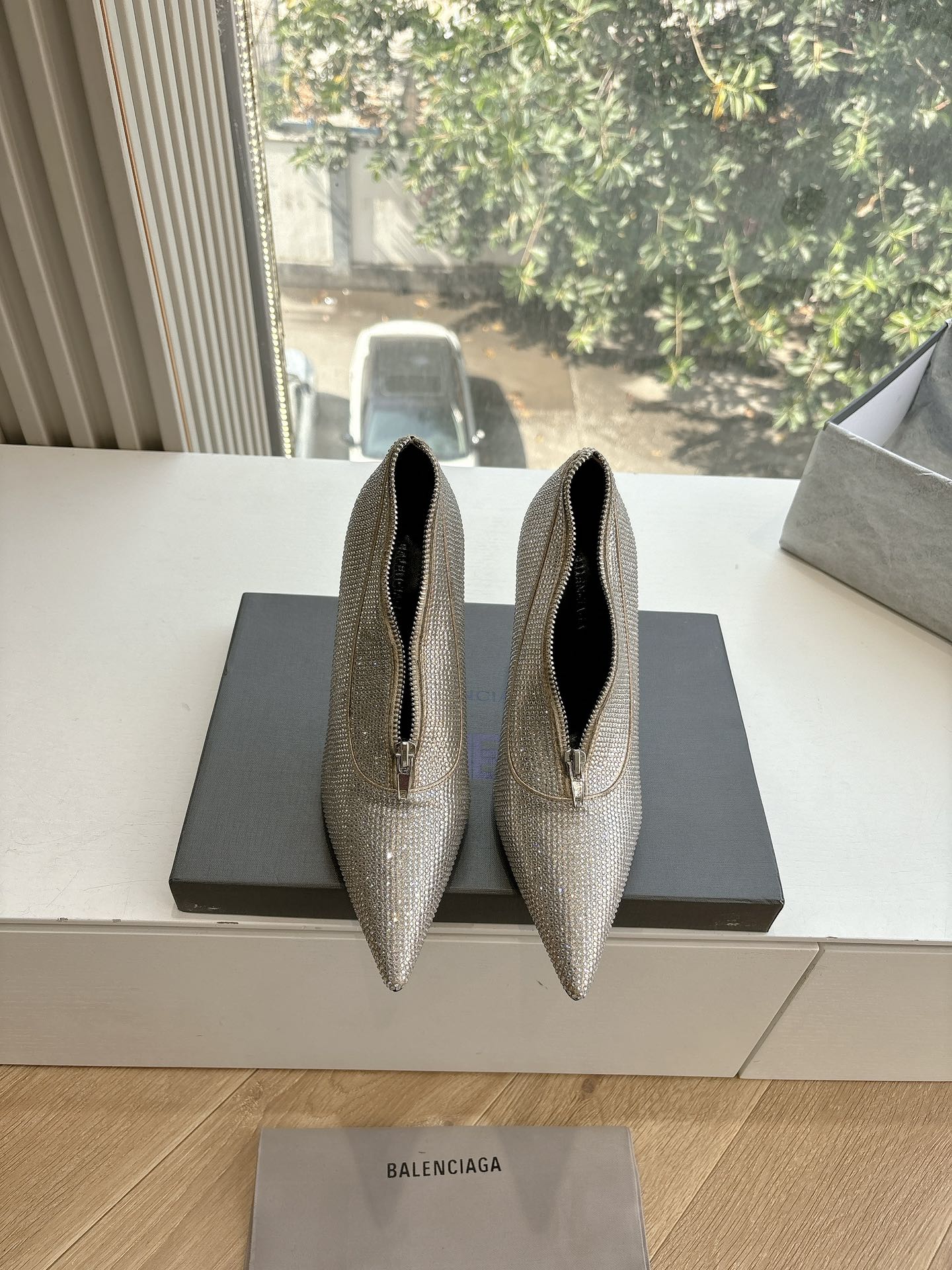 Balanciaga ZIPPER POINTED-TOE HIGH PUMPS IN BEIGE SUEDE ATTACHED SILVER CRYSTAL