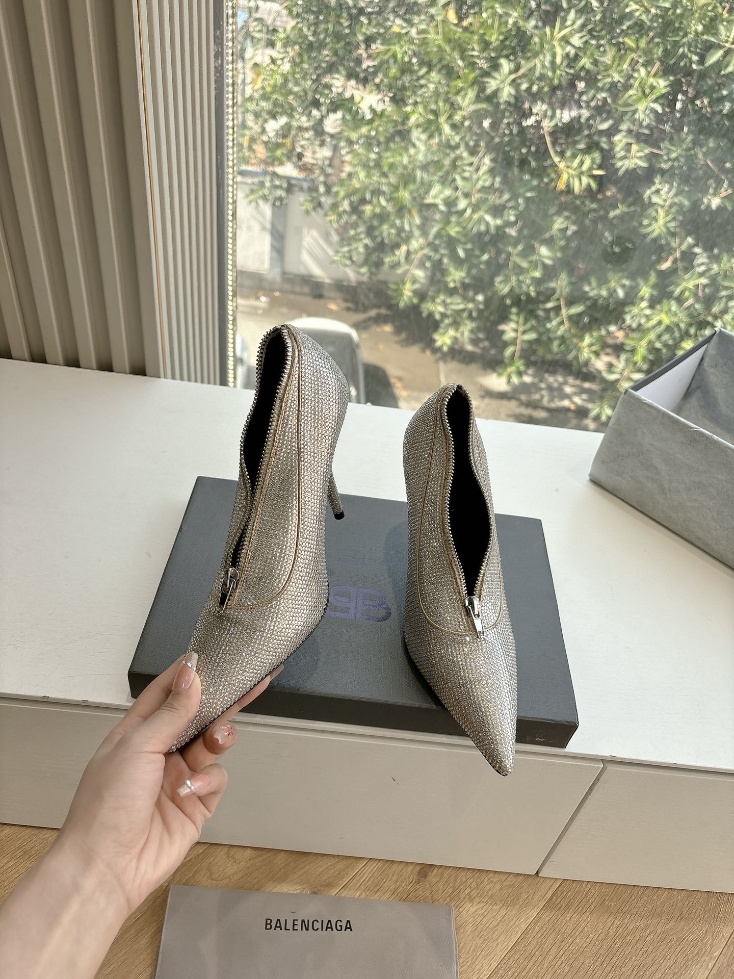 Balanciaga ZIPPER POINTED-TOE HIGH PUMPS IN BEIGE SUEDE ATTACHED SILVER CRYSTAL
