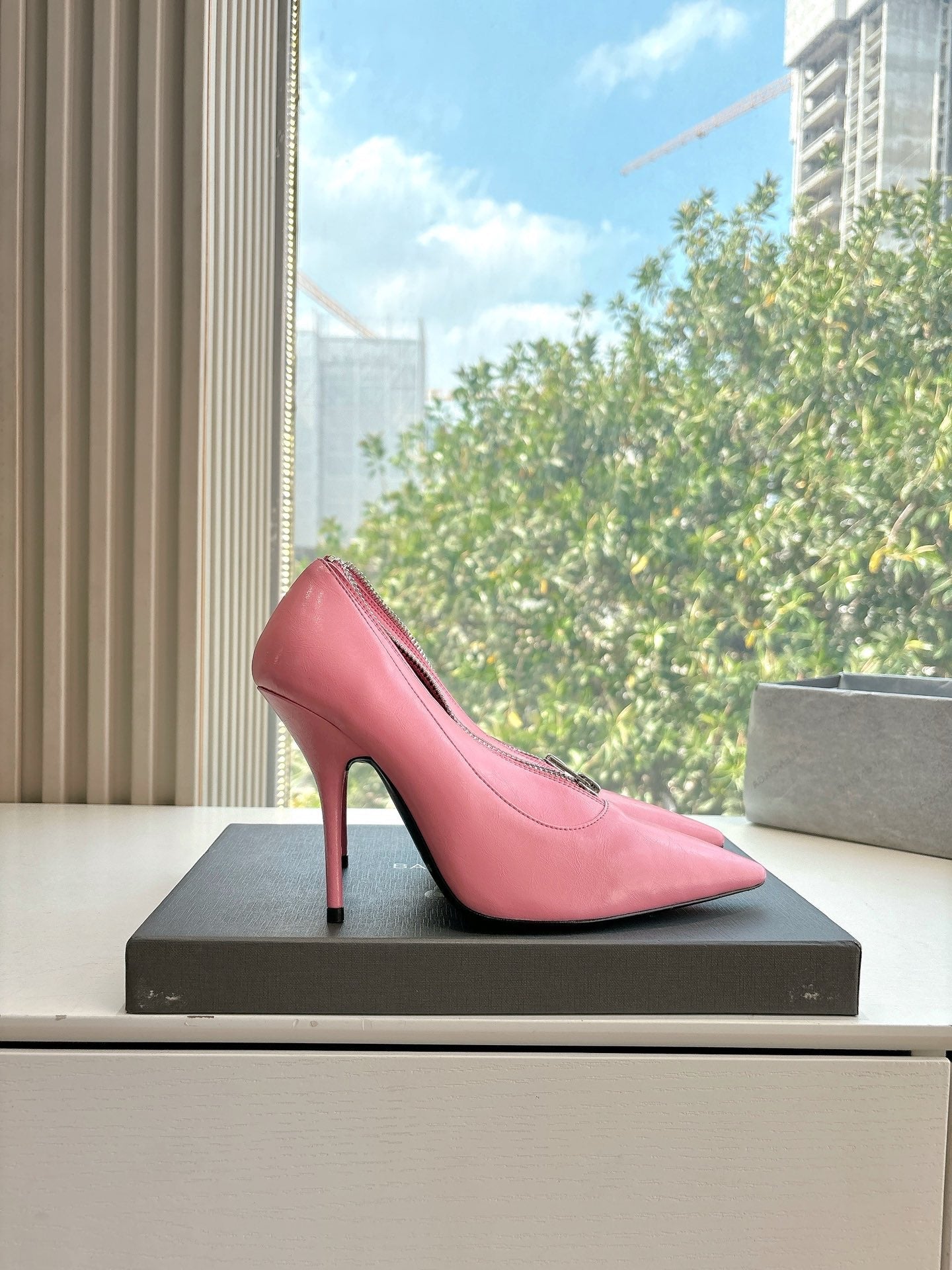Balanciaga ZIPPER POINTED-TOE HIGH PUMPS IN BUBBLEGUM PINK SHINY LAMBSKIN