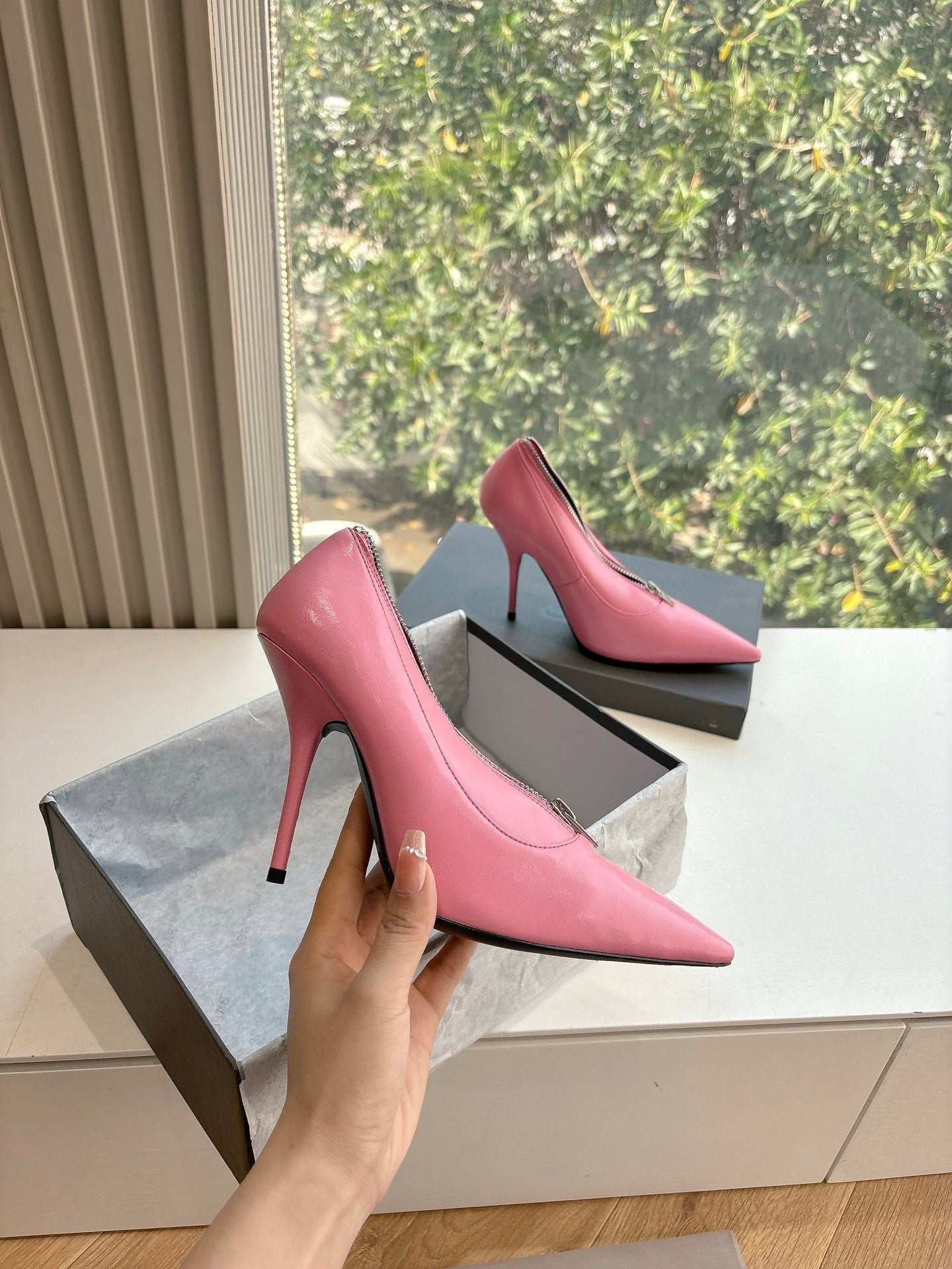 Balanciaga ZIPPER POINTED-TOE HIGH PUMPS IN BUBBLEGUM PINK SHINY LAMBSKIN
