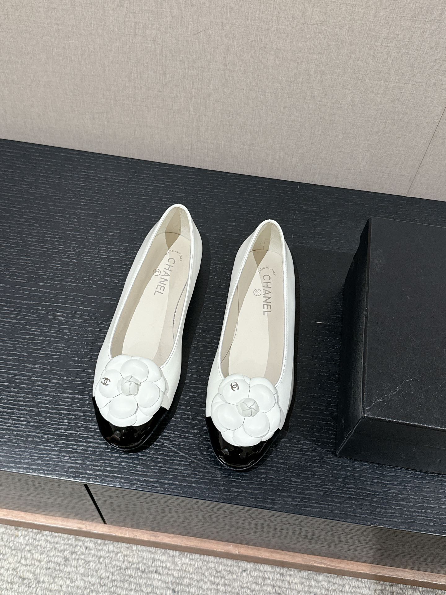 CHANEL ballet flat flower white calfskin black patent calfskin
