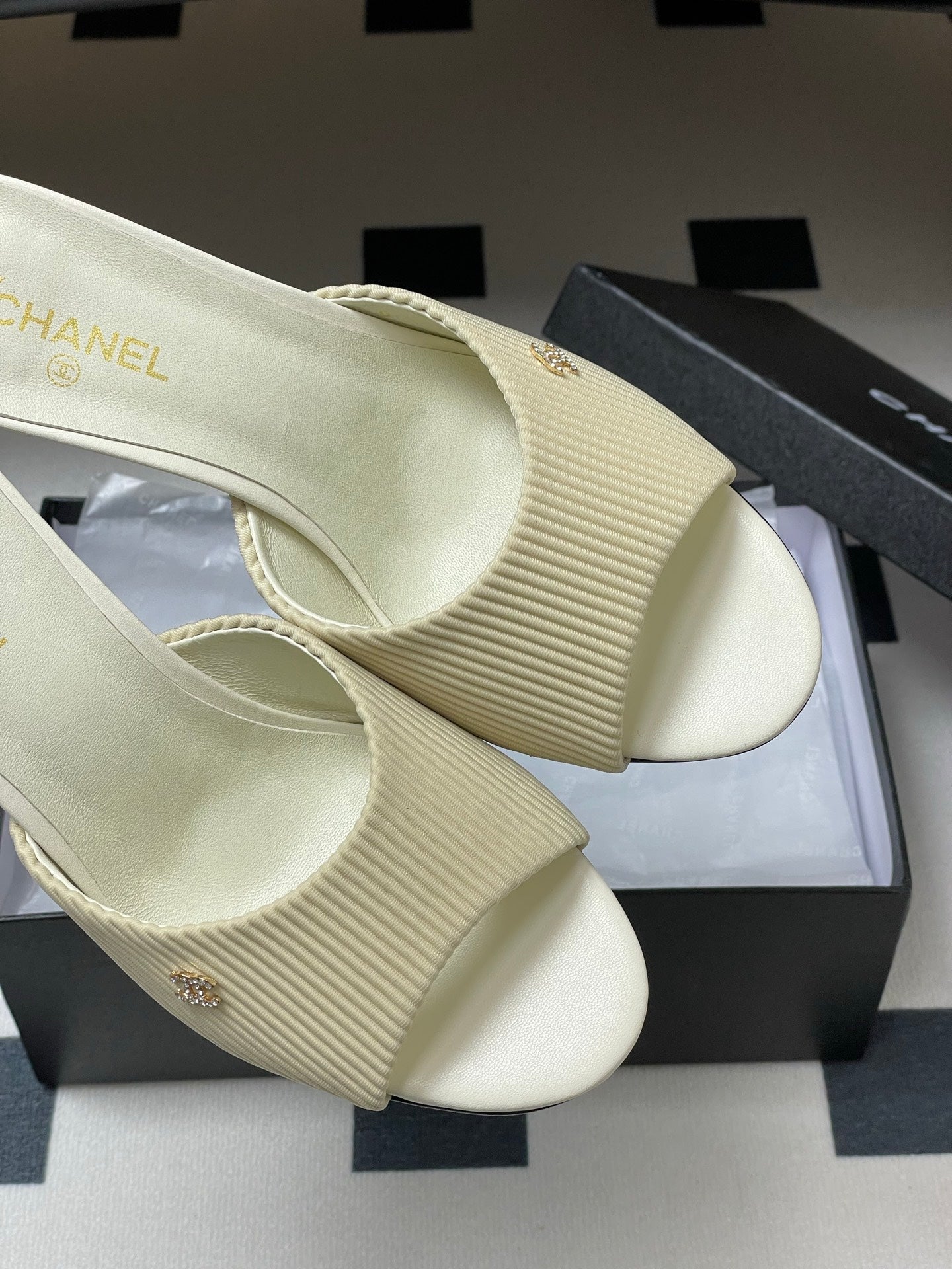 CHANEL 25p Sandal Heel 8cm Cream Cloth
