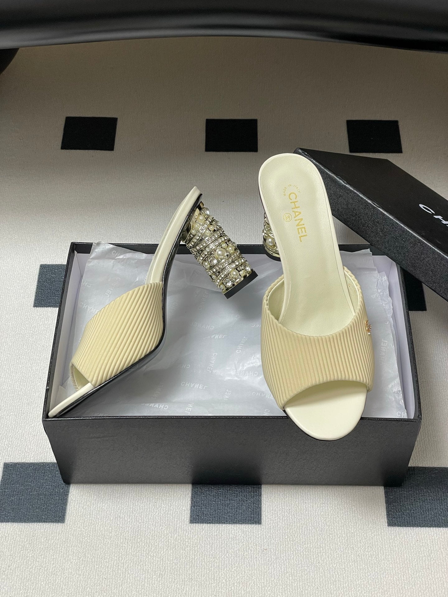 CHANEL 25p Sandal Heel 8cm Cream Cloth