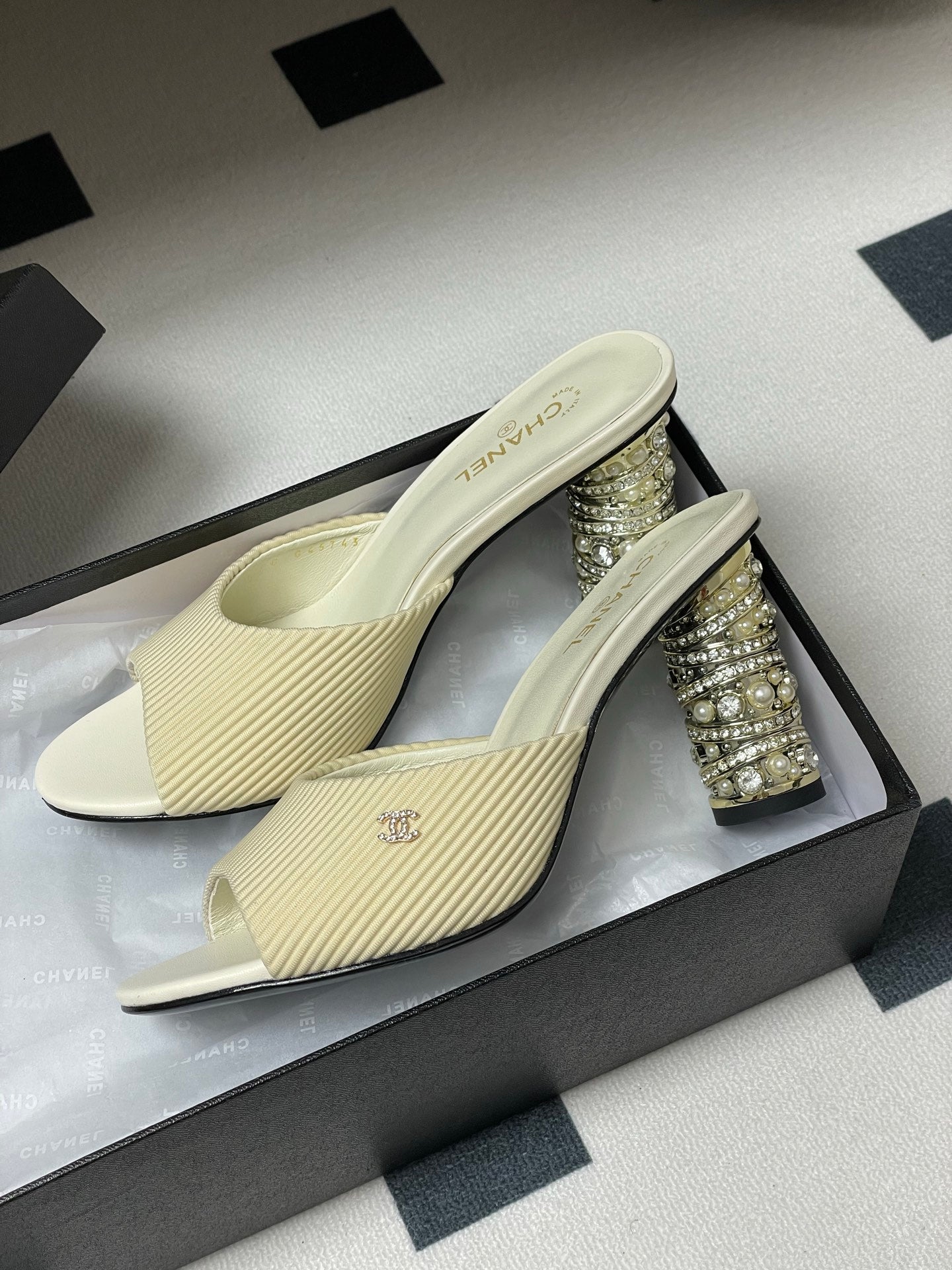 CHANEL 25p Sandal Heel 8cm Cream Cloth