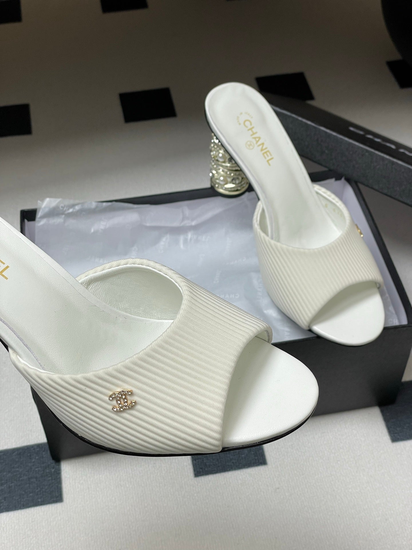 CHANEL 25p Sandal Heel 8cm White Cloth