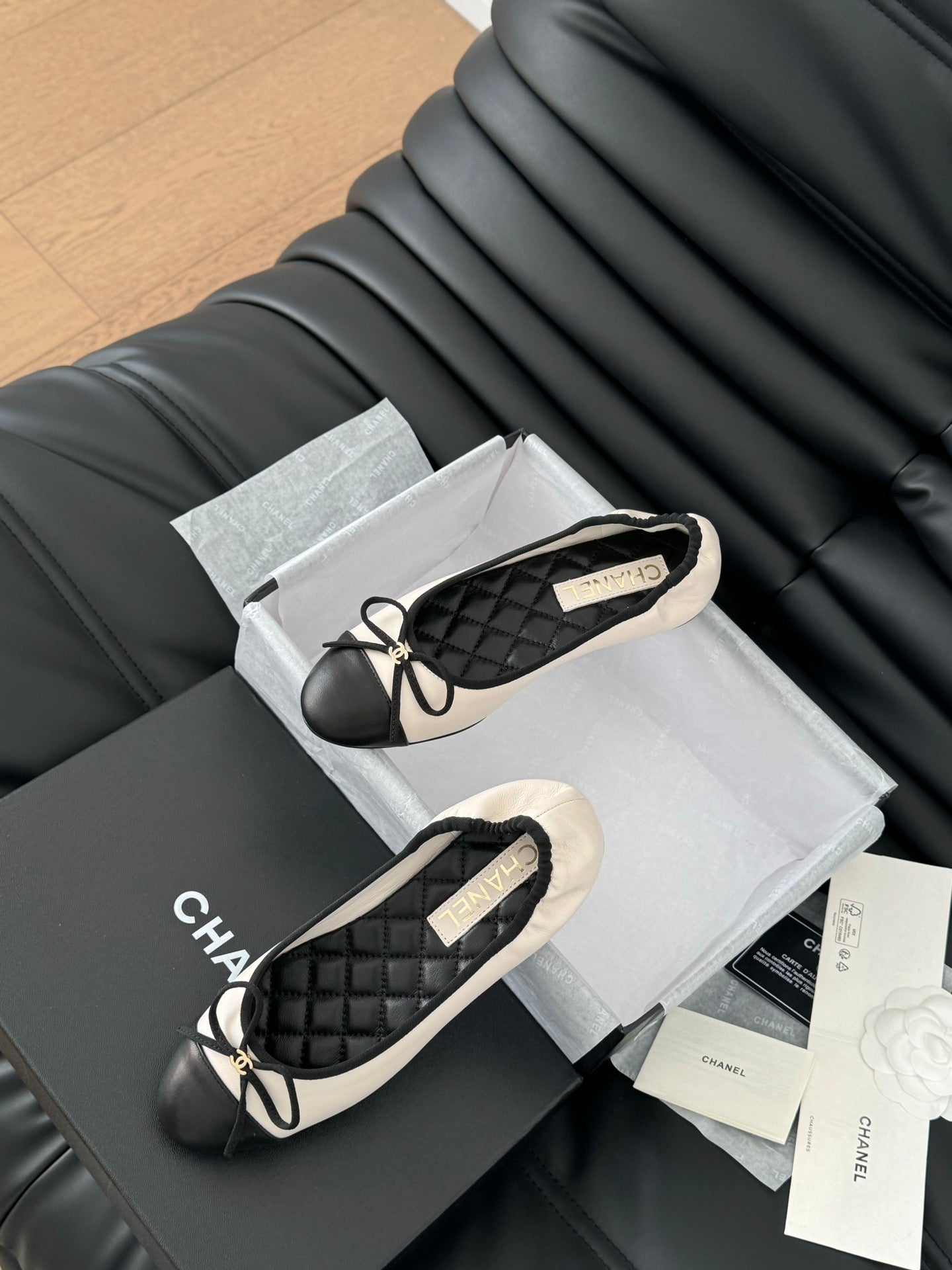 CHANEL Ballet Flats In White Lambskin 143540