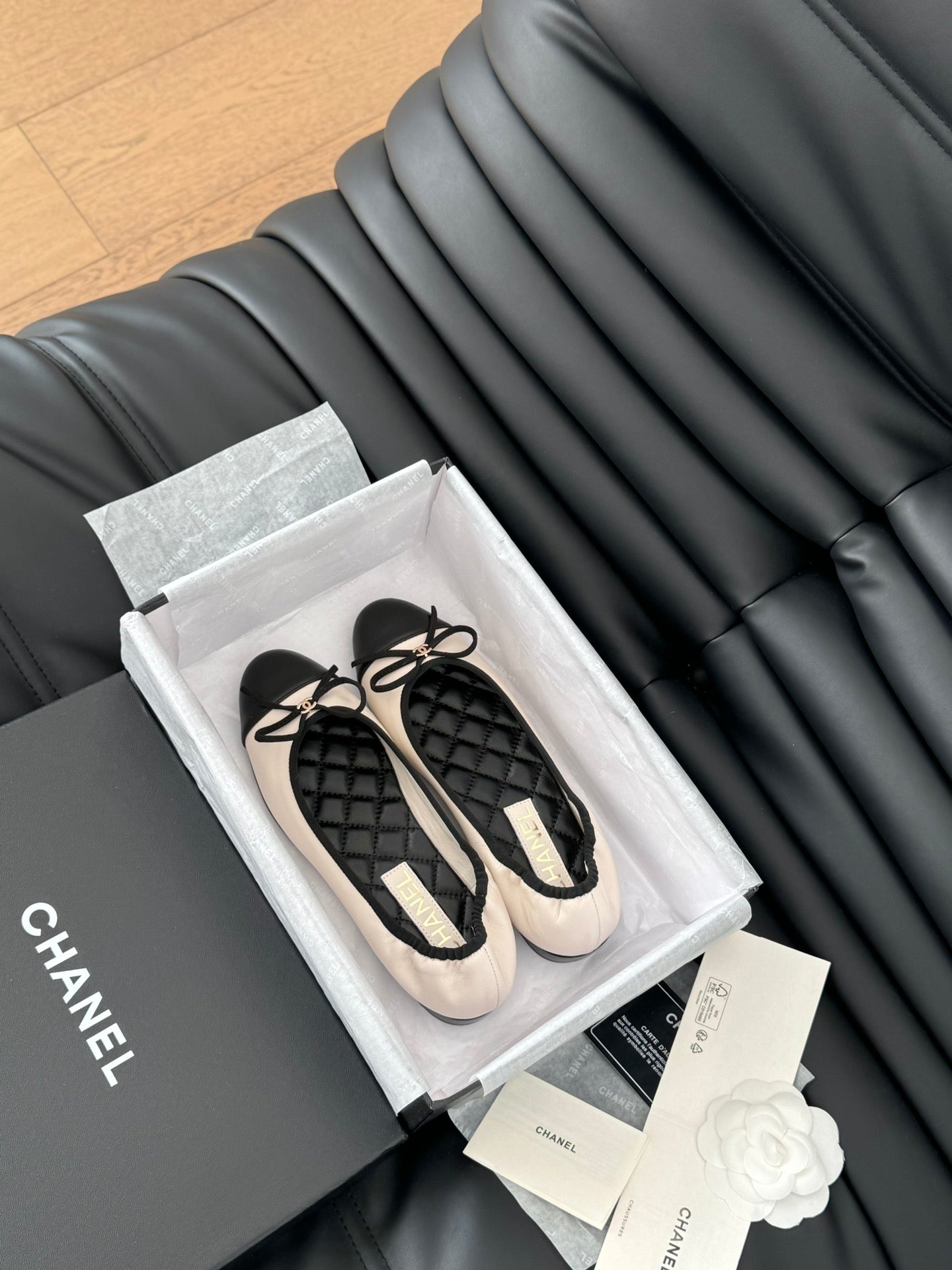 CHANEL Ballet Flats In White Lambskin 143540